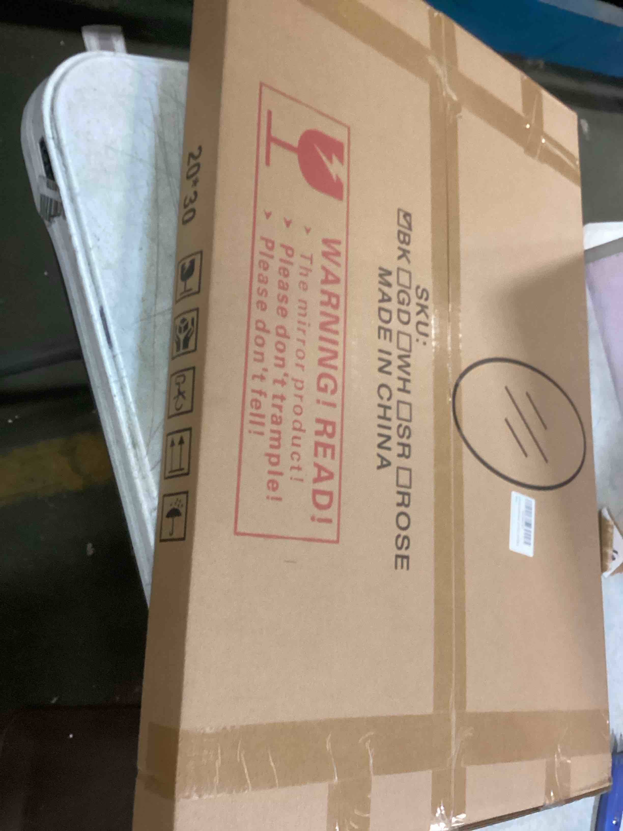 https://s3.amazonaws.com/lotting-images-prod/bidfta/RED6134991_1710528677801.jpeg