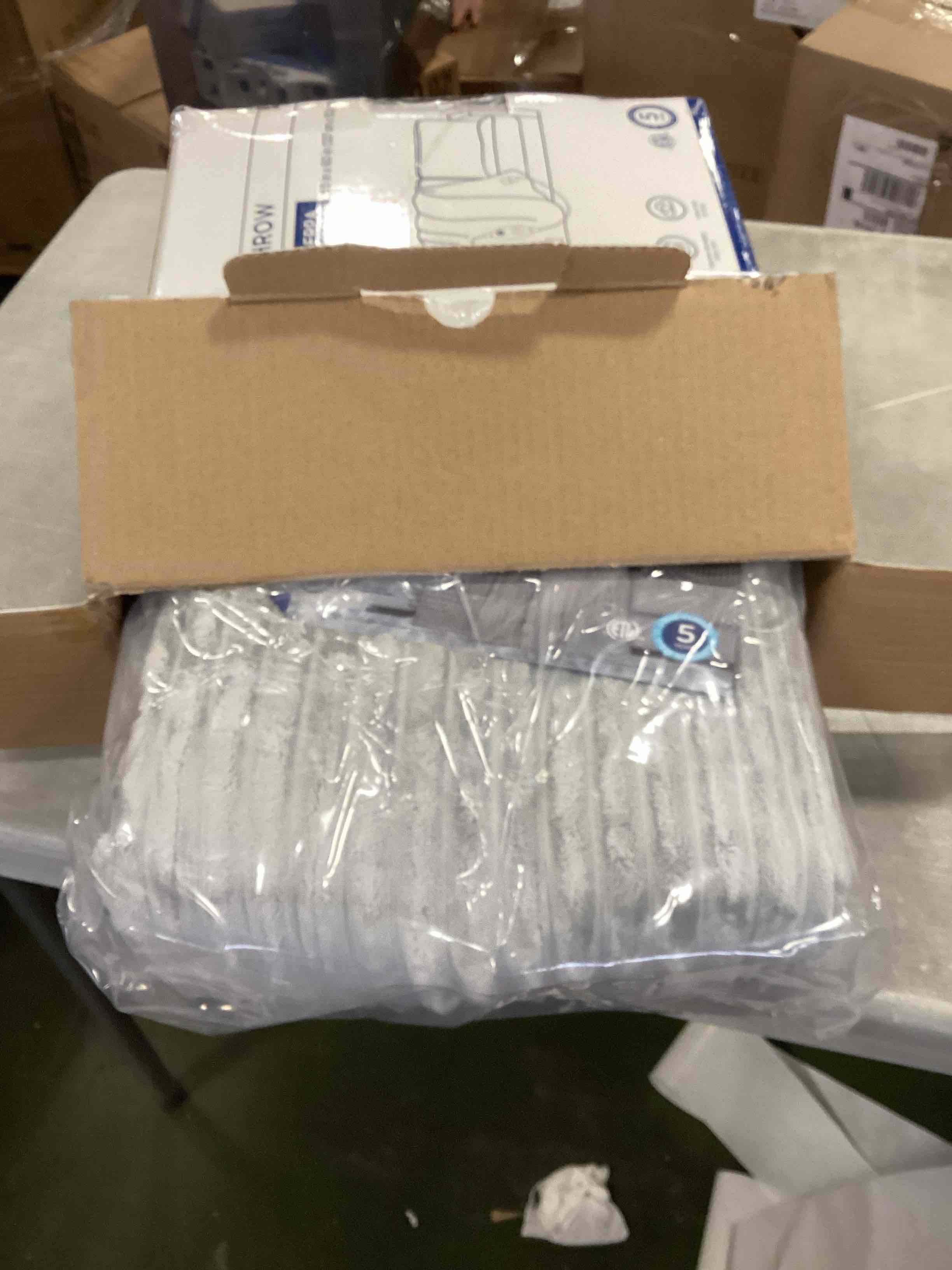 https://s3.amazonaws.com/lotting-images-prod/bidfta/RED6135639_1709318493538.jpeg