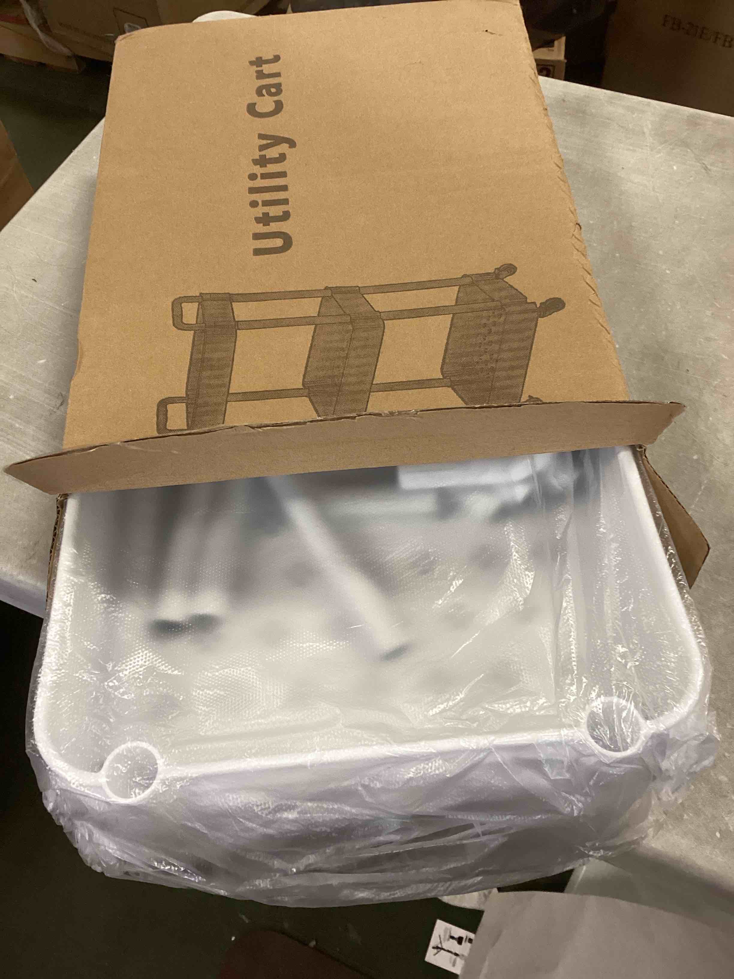 https://s3.amazonaws.com/lotting-images-prod/bidfta/RED6135643_1709319269705.jpeg