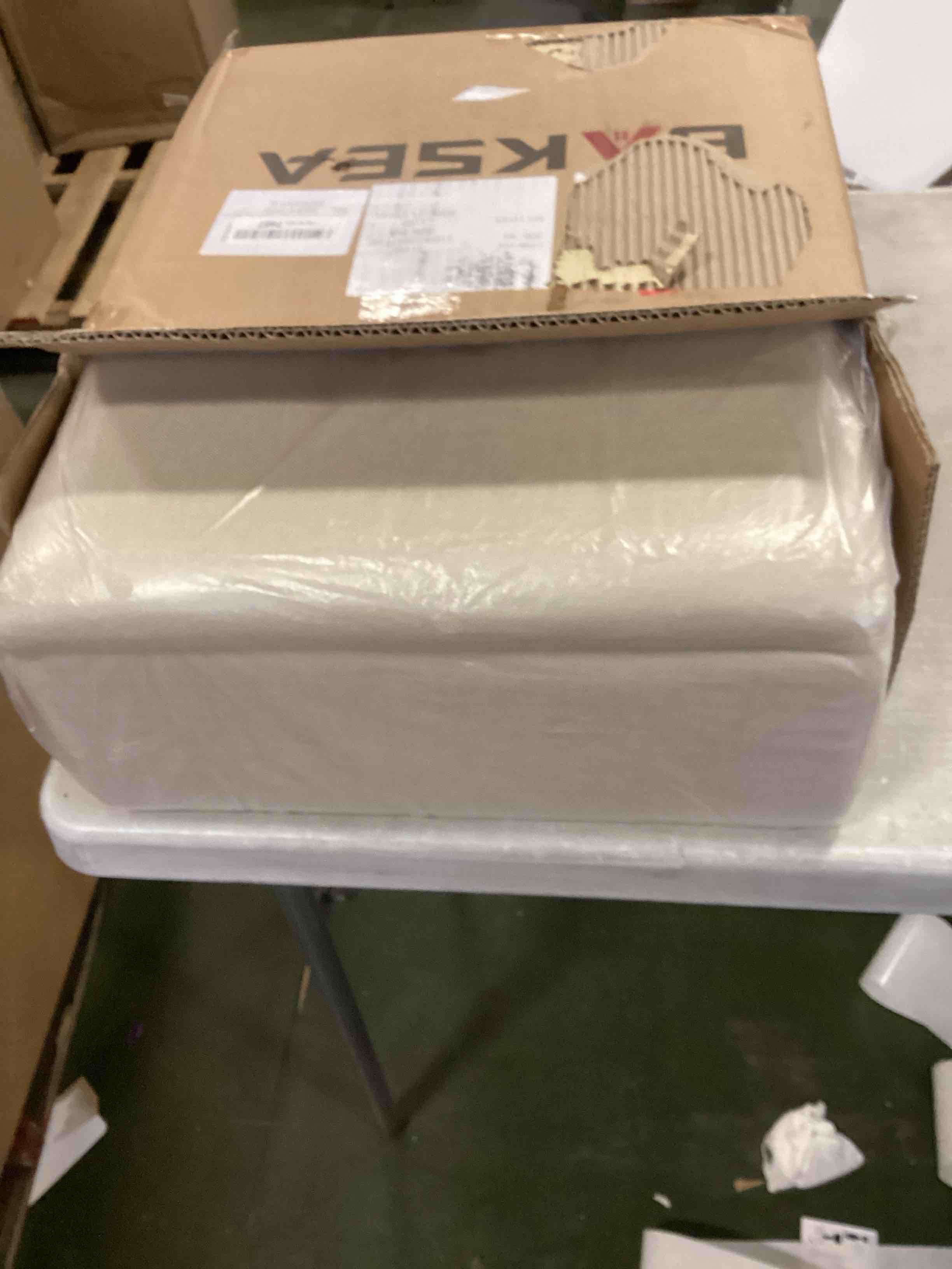 https://s3.amazonaws.com/lotting-images-prod/bidfta/RED6135657_1709322827813.jpeg