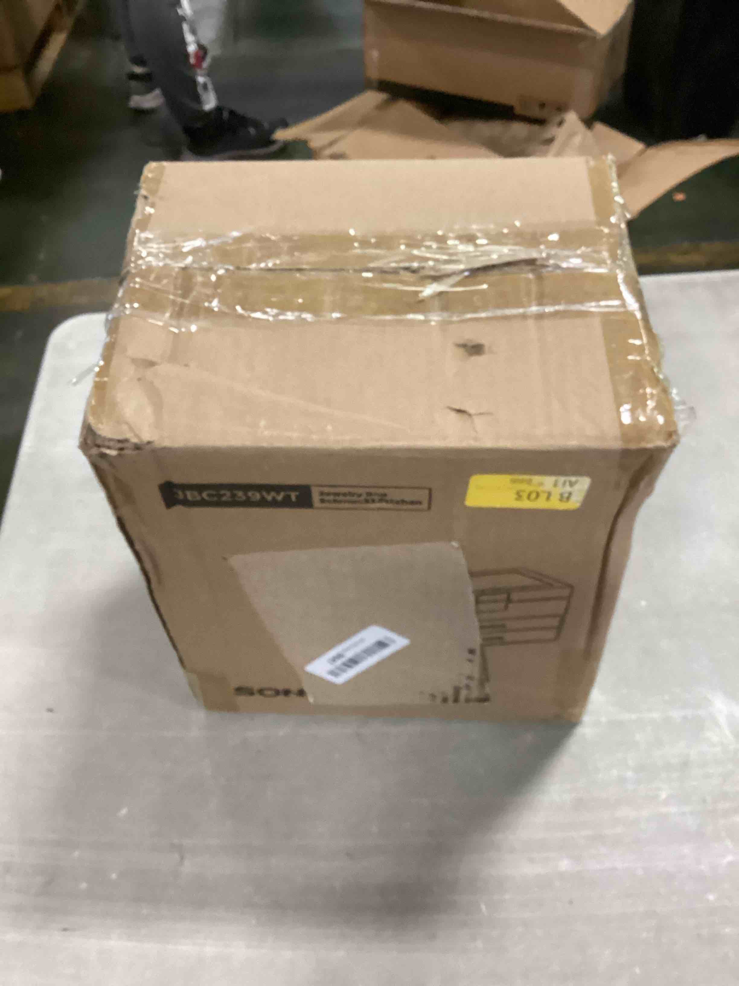 https://s3.amazonaws.com/lotting-images-prod/bidfta/RED6135684_1709327540012.jpeg