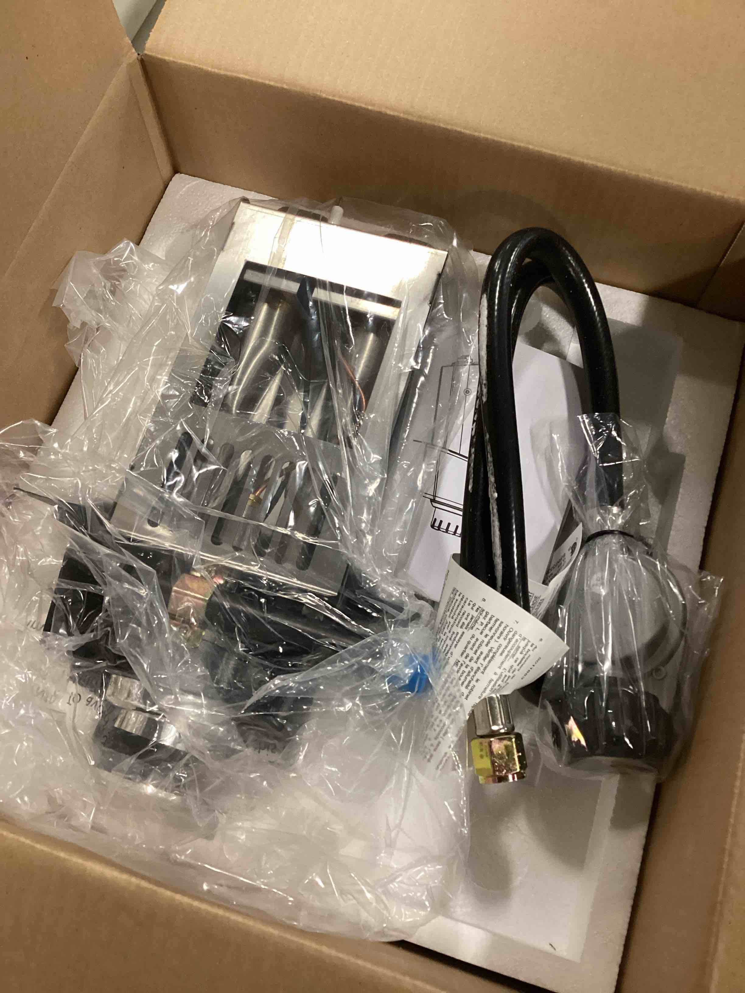https://s3.amazonaws.com/lotting-images-prod/bidfta/RED6137716_1710507049197.jpeg
