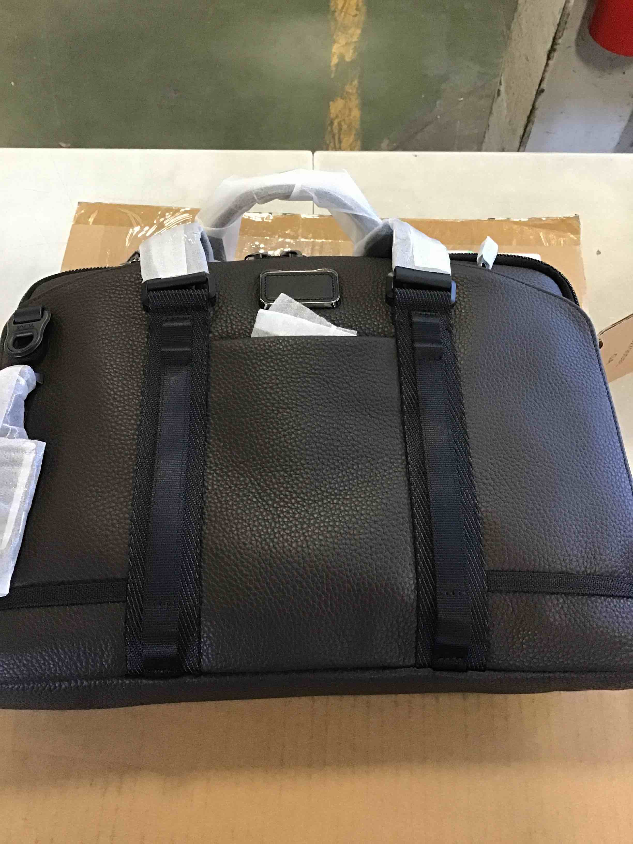 https://s3.amazonaws.com/lotting-images-prod/bidfta/RED6137885_1710858539219.jpeg