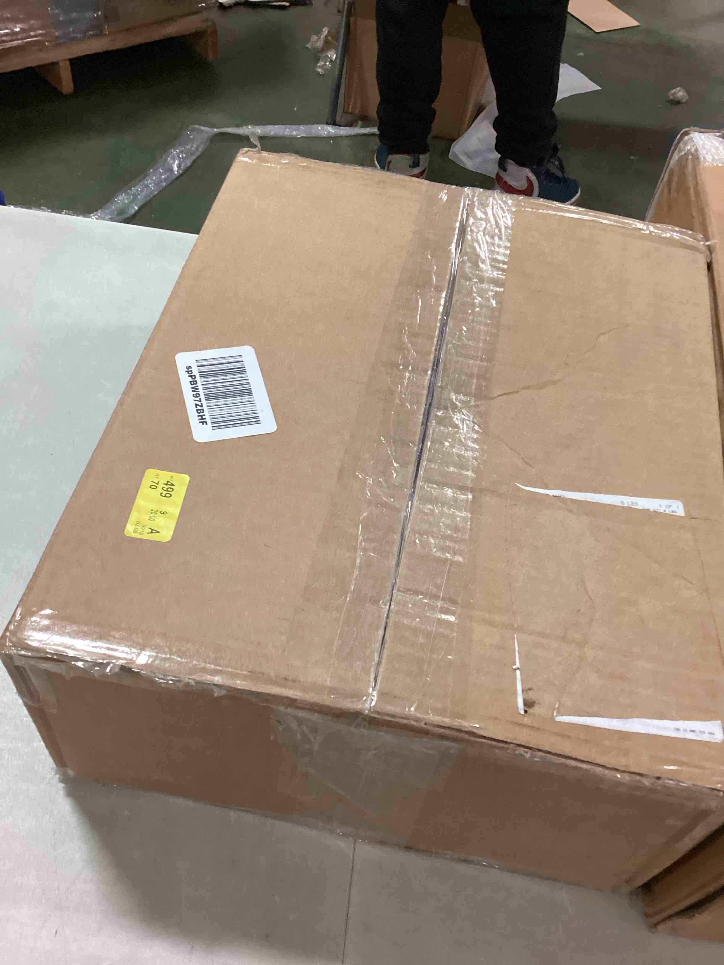 https://s3.amazonaws.com/lotting-images-prod/bidfta/RED6138022_1710947476343.jpeg