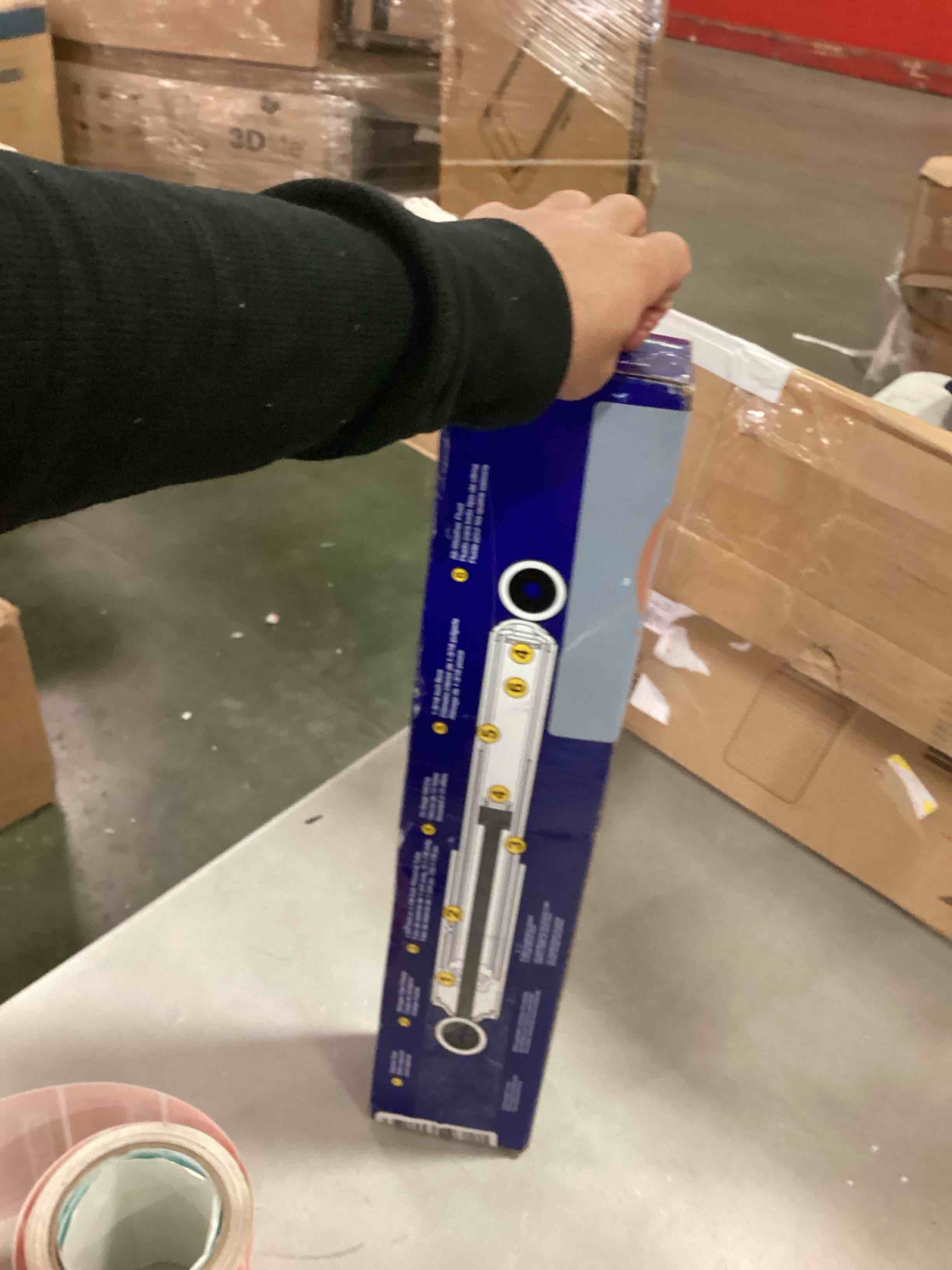 https://s3.amazonaws.com/lotting-images-prod/bidfta/RED6138056_1710959895823.jpeg