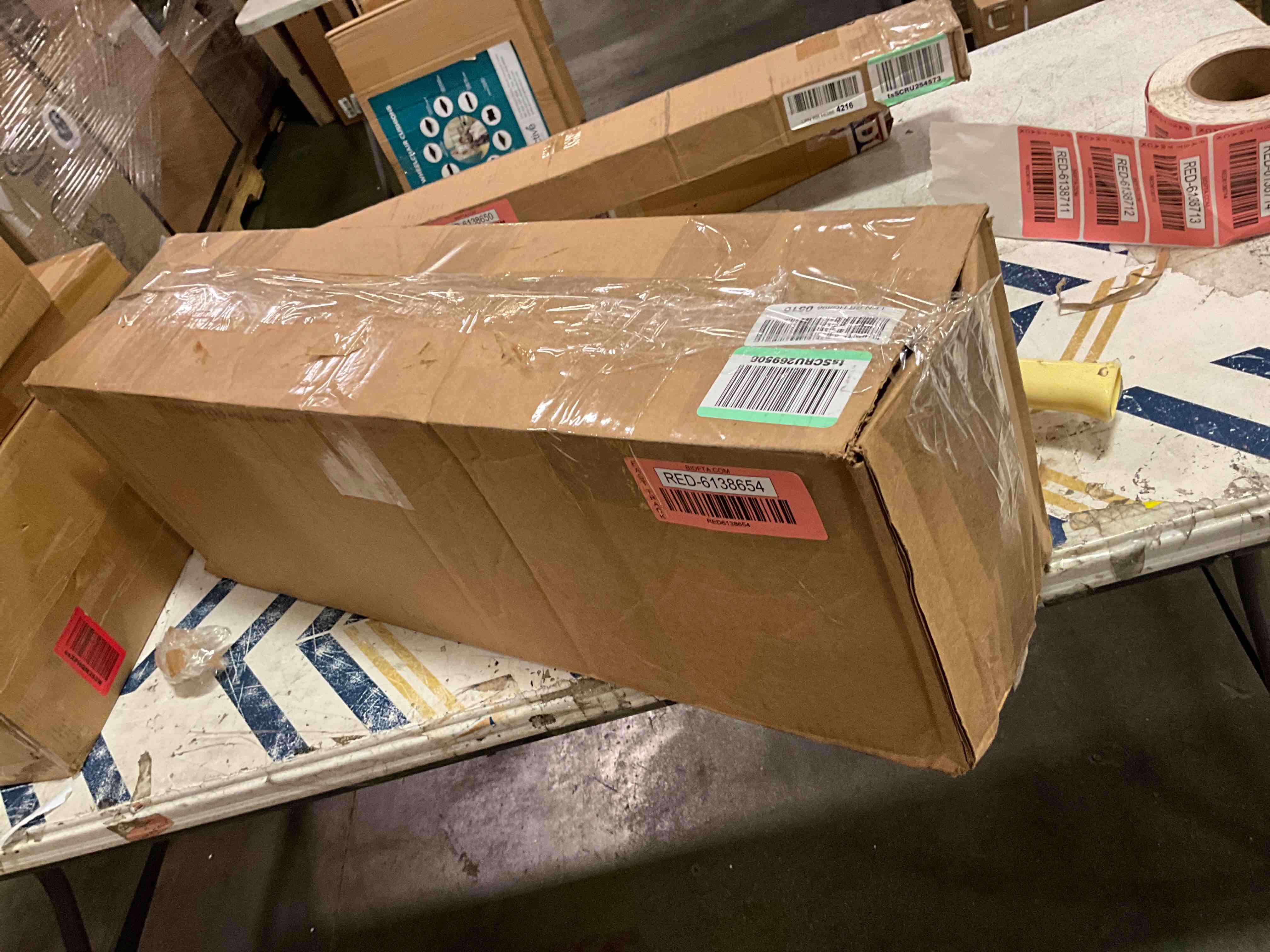 https://s3.amazonaws.com/lotting-images-prod/bidfta/RED6138654_1709728432168.jpeg