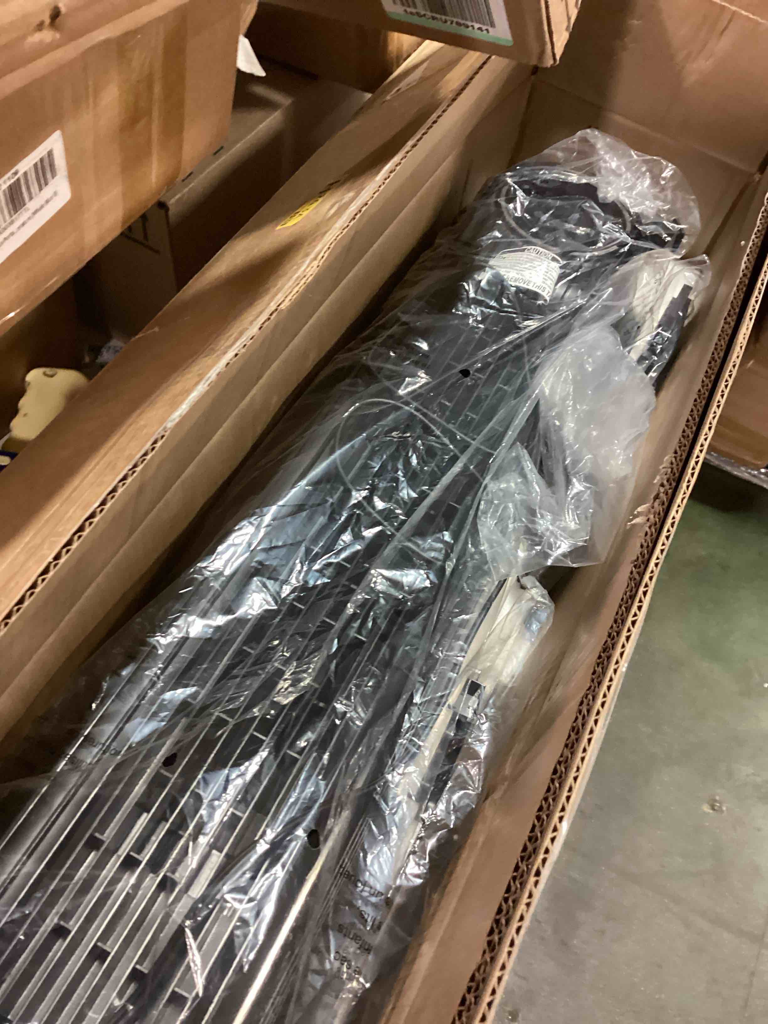 https://s3.amazonaws.com/lotting-images-prod/bidfta/RED6138661_1709650389340.jpeg