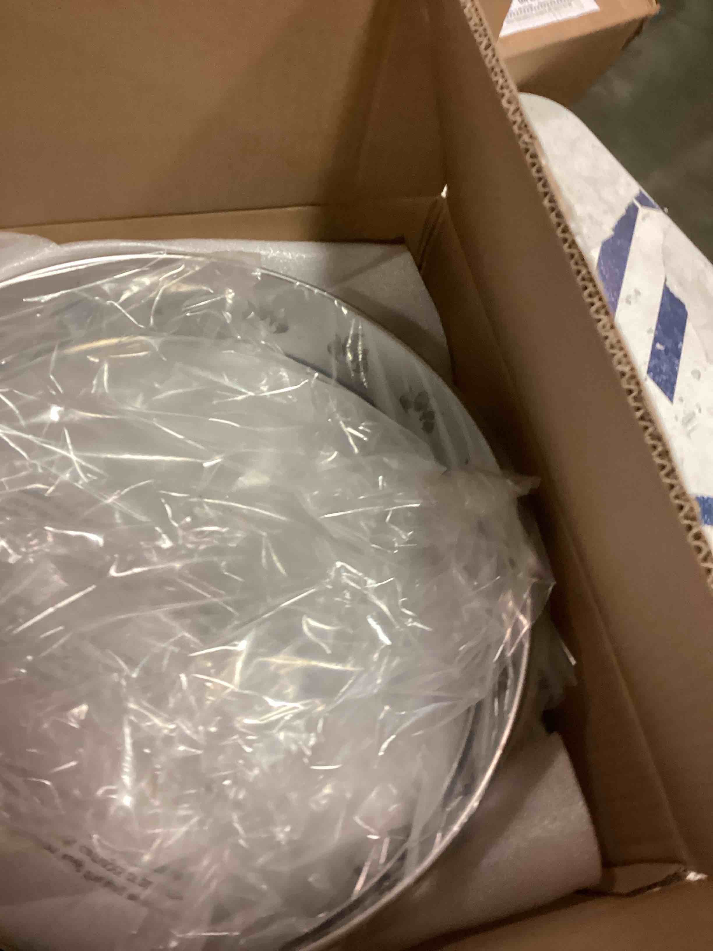 https://s3.amazonaws.com/lotting-images-prod/bidfta/RED6138671_1709653358011.jpeg
