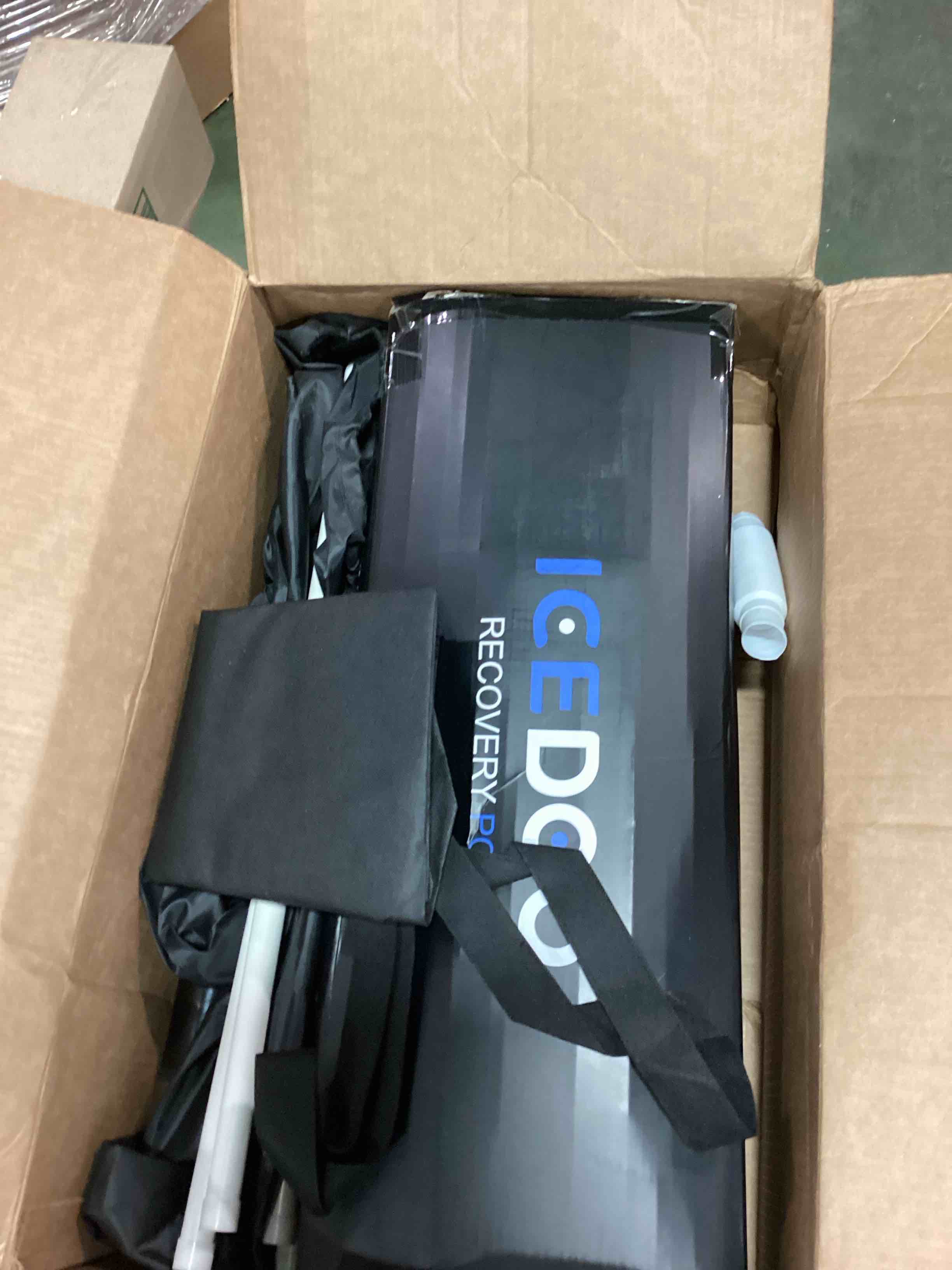 https://s3.amazonaws.com/lotting-images-prod/bidfta/RED6138713_1709817516904.jpeg