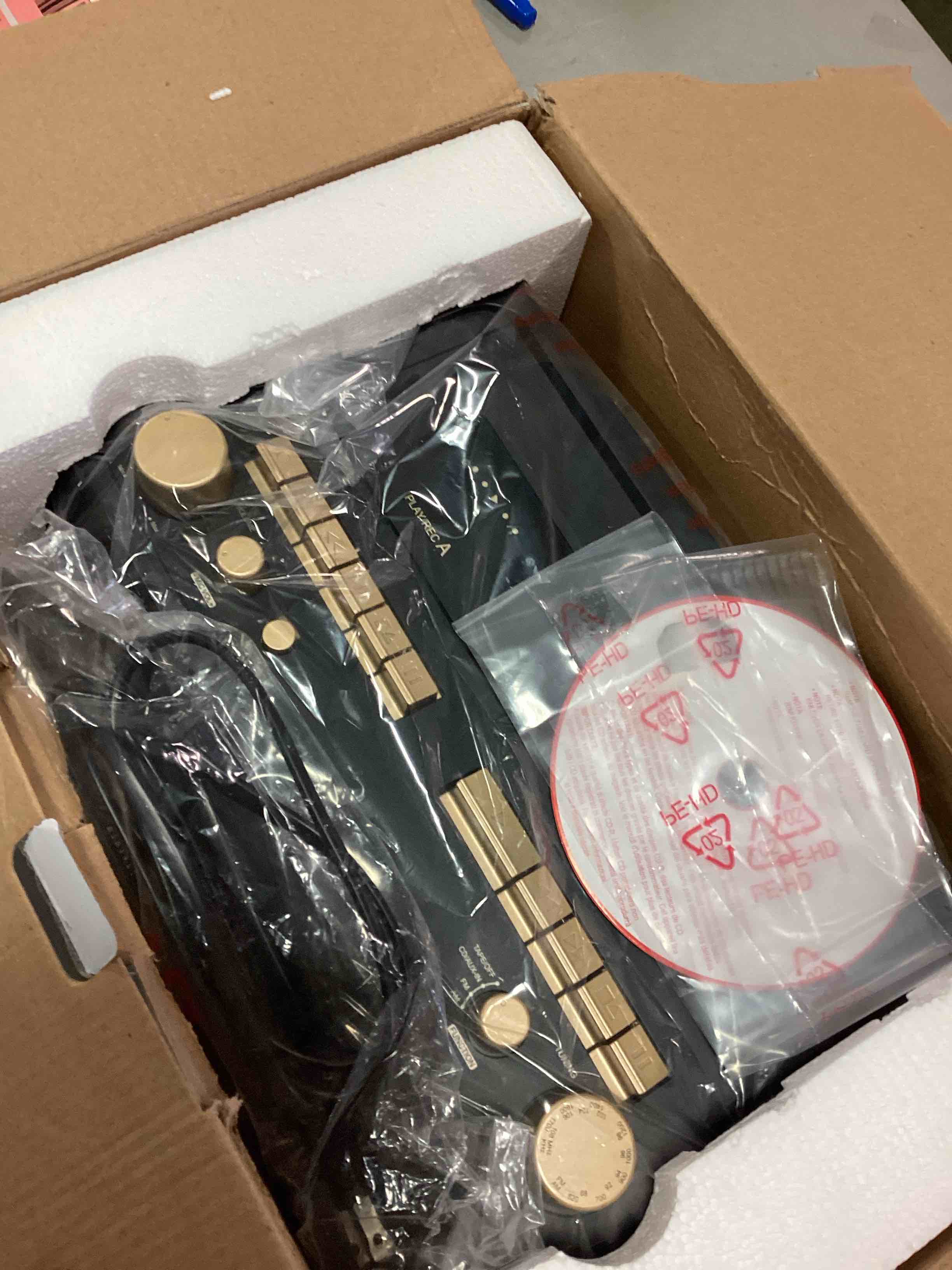 https://s3.amazonaws.com/lotting-images-prod/bidfta/RED6138897_1710181785632.jpeg
