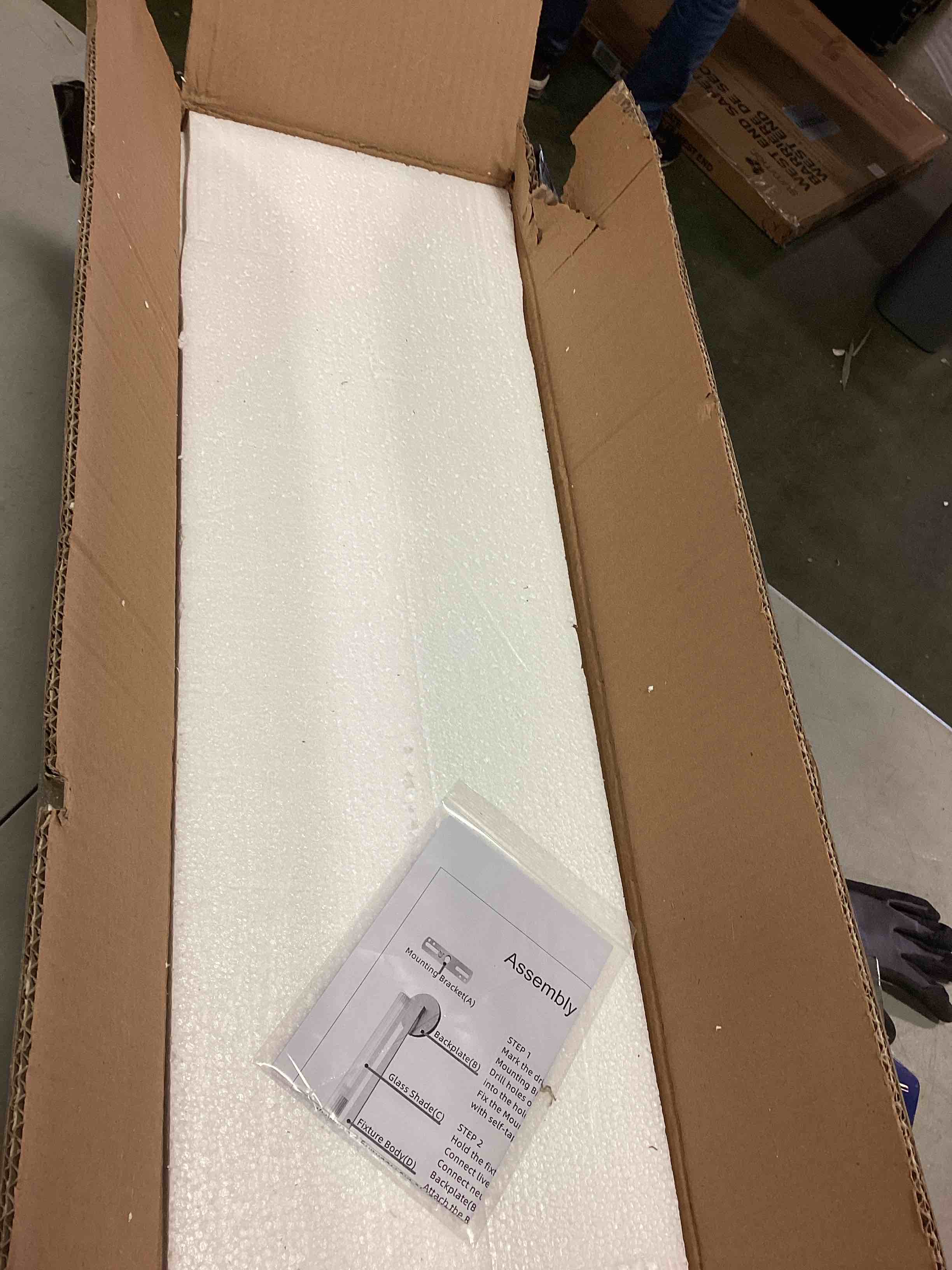 https://s3.amazonaws.com/lotting-images-prod/bidfta/RED6138899_1710182089130.jpeg