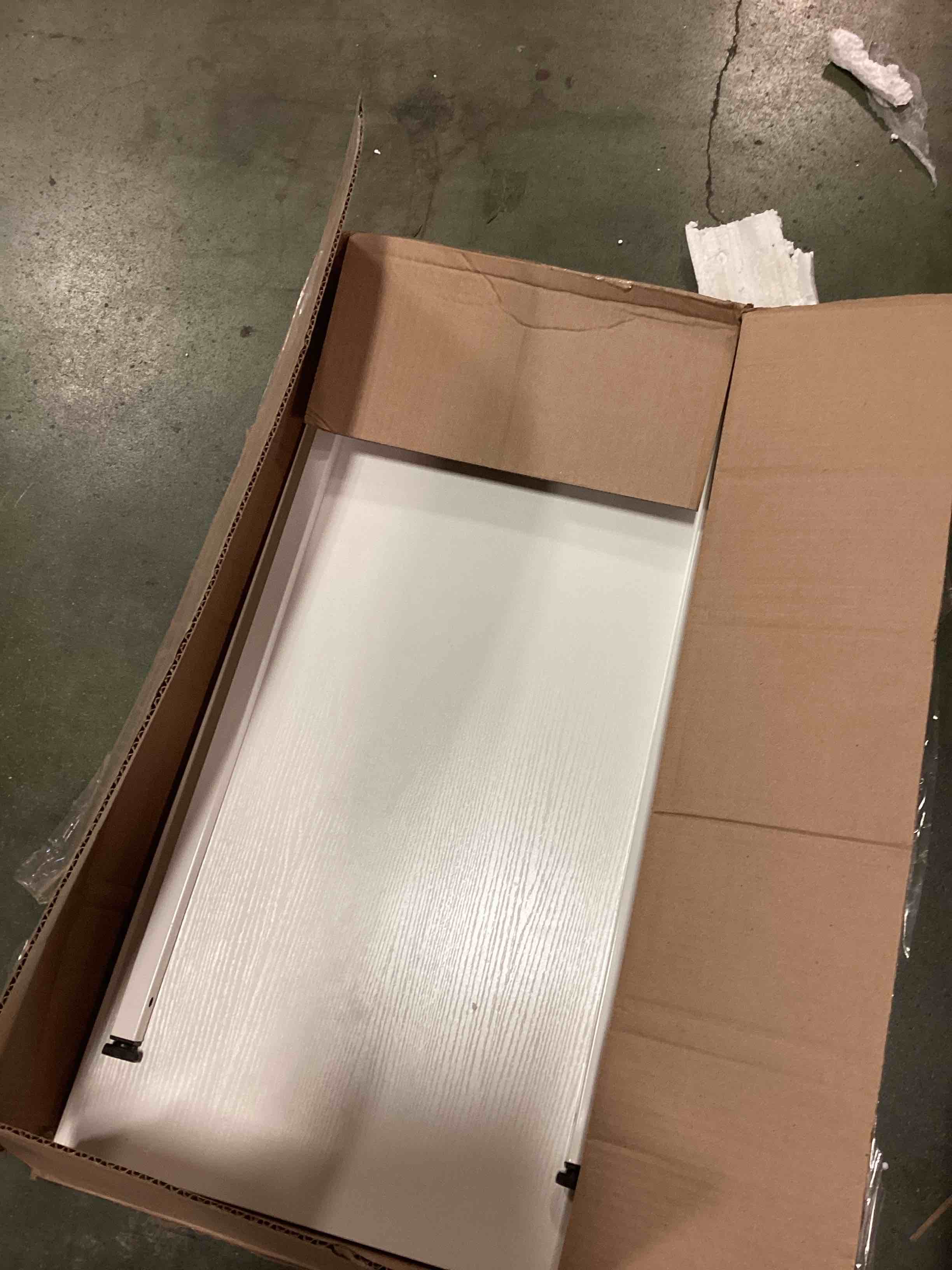 https://s3.amazonaws.com/lotting-images-prod/bidfta/RED6138909_1710184245681.jpeg