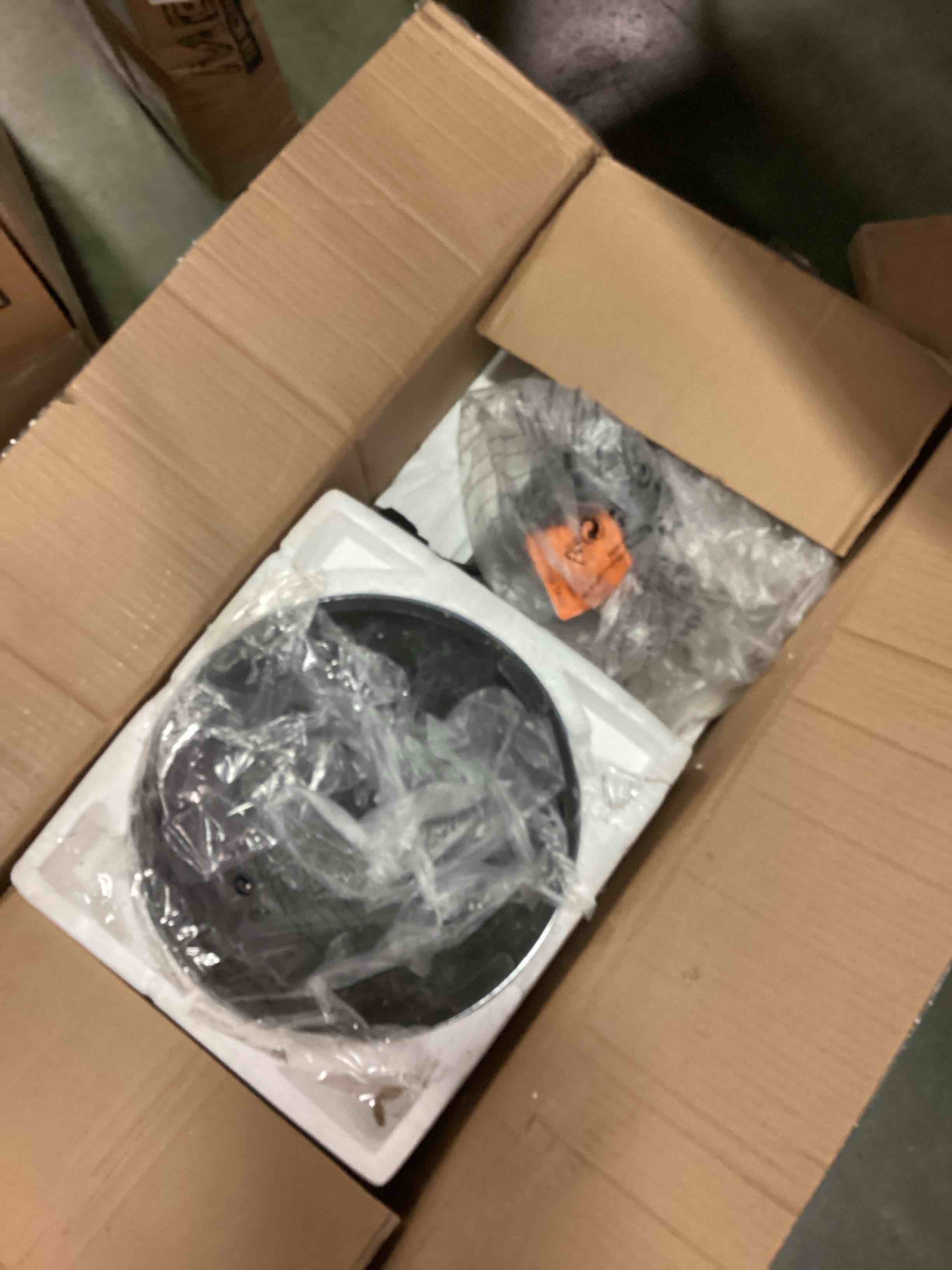 https://s3.amazonaws.com/lotting-images-prod/bidfta/RED6138991_1710259107435.jpeg