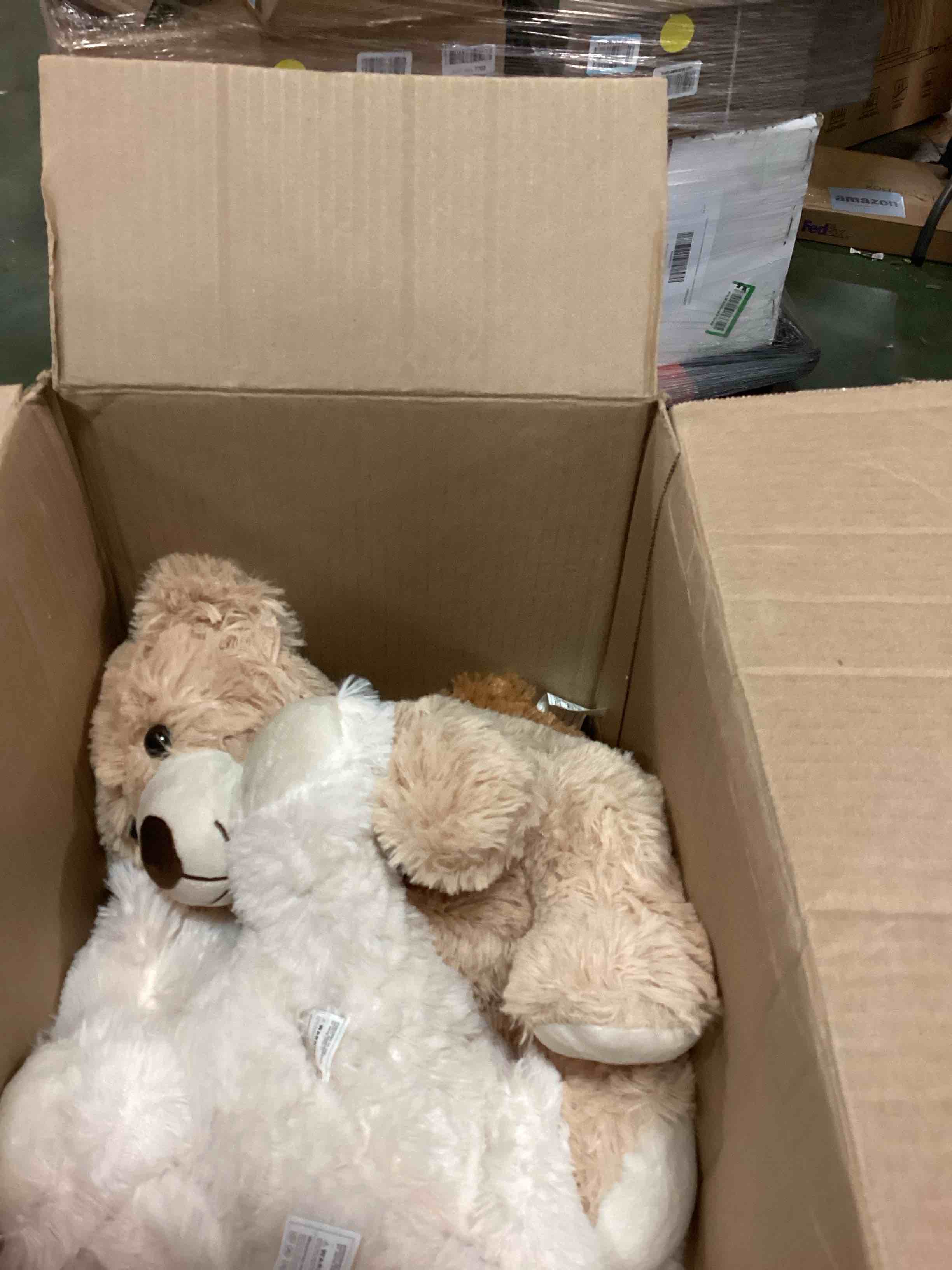 https://s3.amazonaws.com/lotting-images-prod/bidfta/RED6139000_1710264505321.jpeg