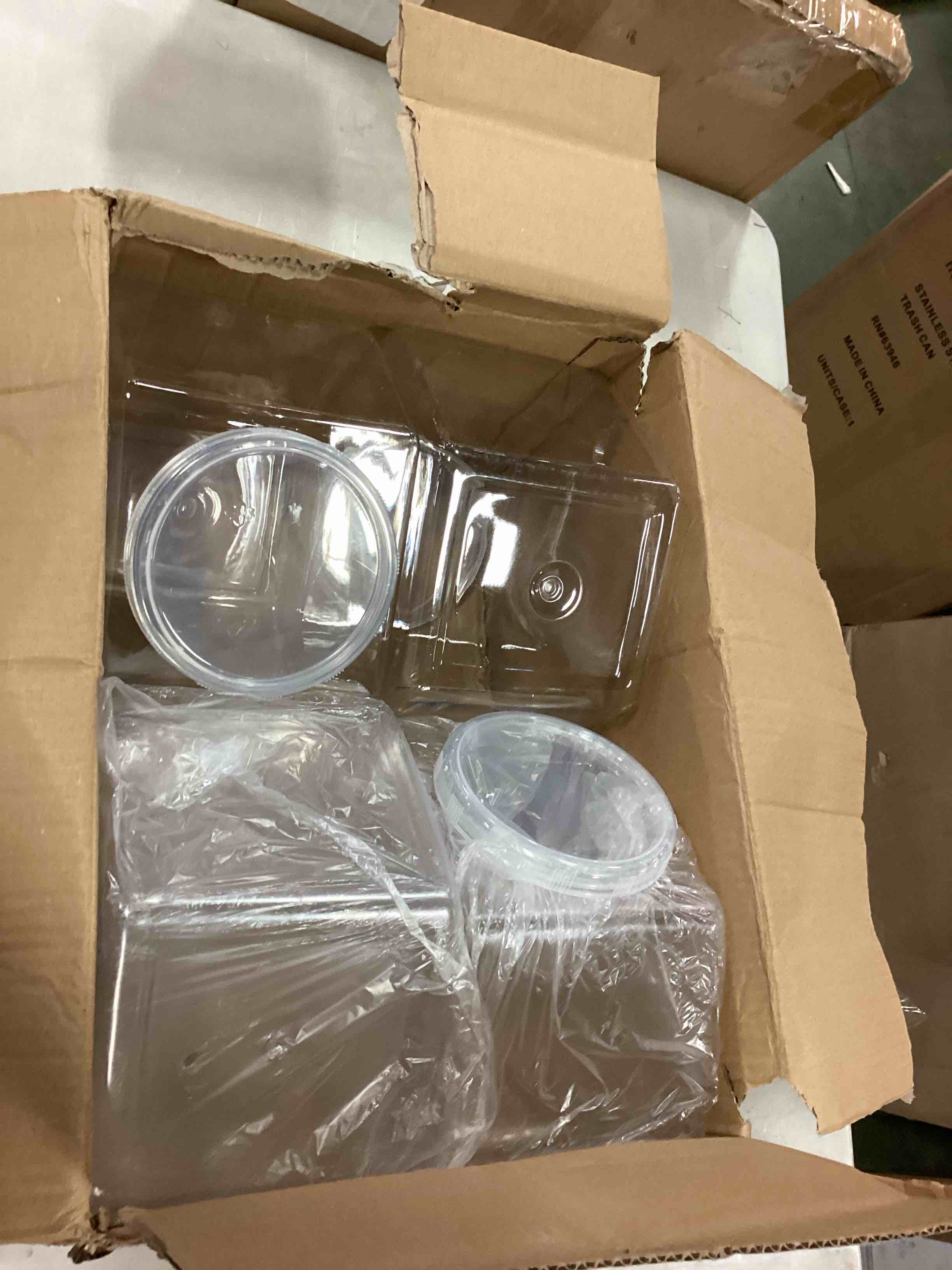 https://s3.amazonaws.com/lotting-images-prod/bidfta/RED6139760_1711119048686.jpeg