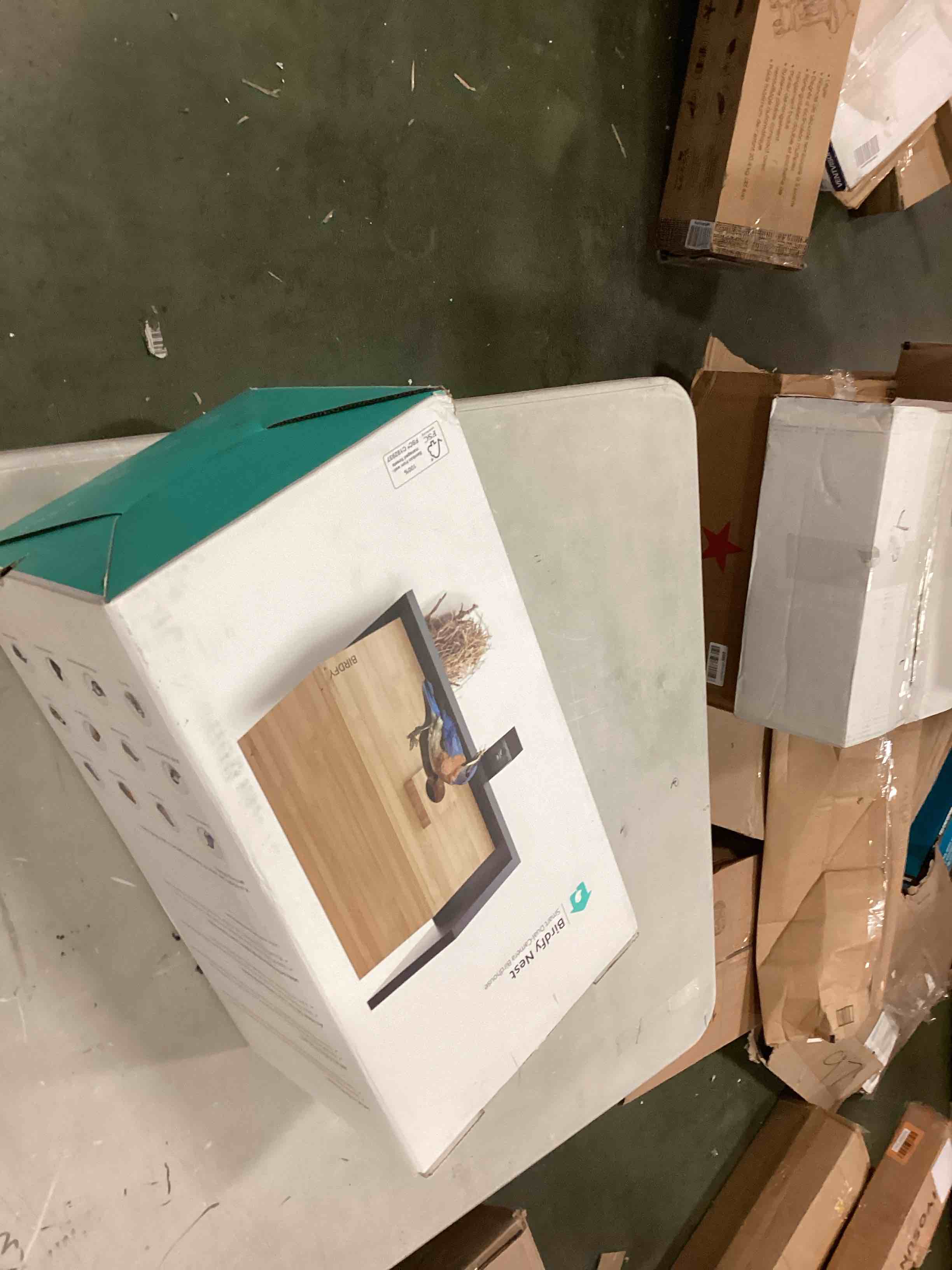 https://s3.amazonaws.com/lotting-images-prod/bidfta/RED6139918_1711569580372.jpeg