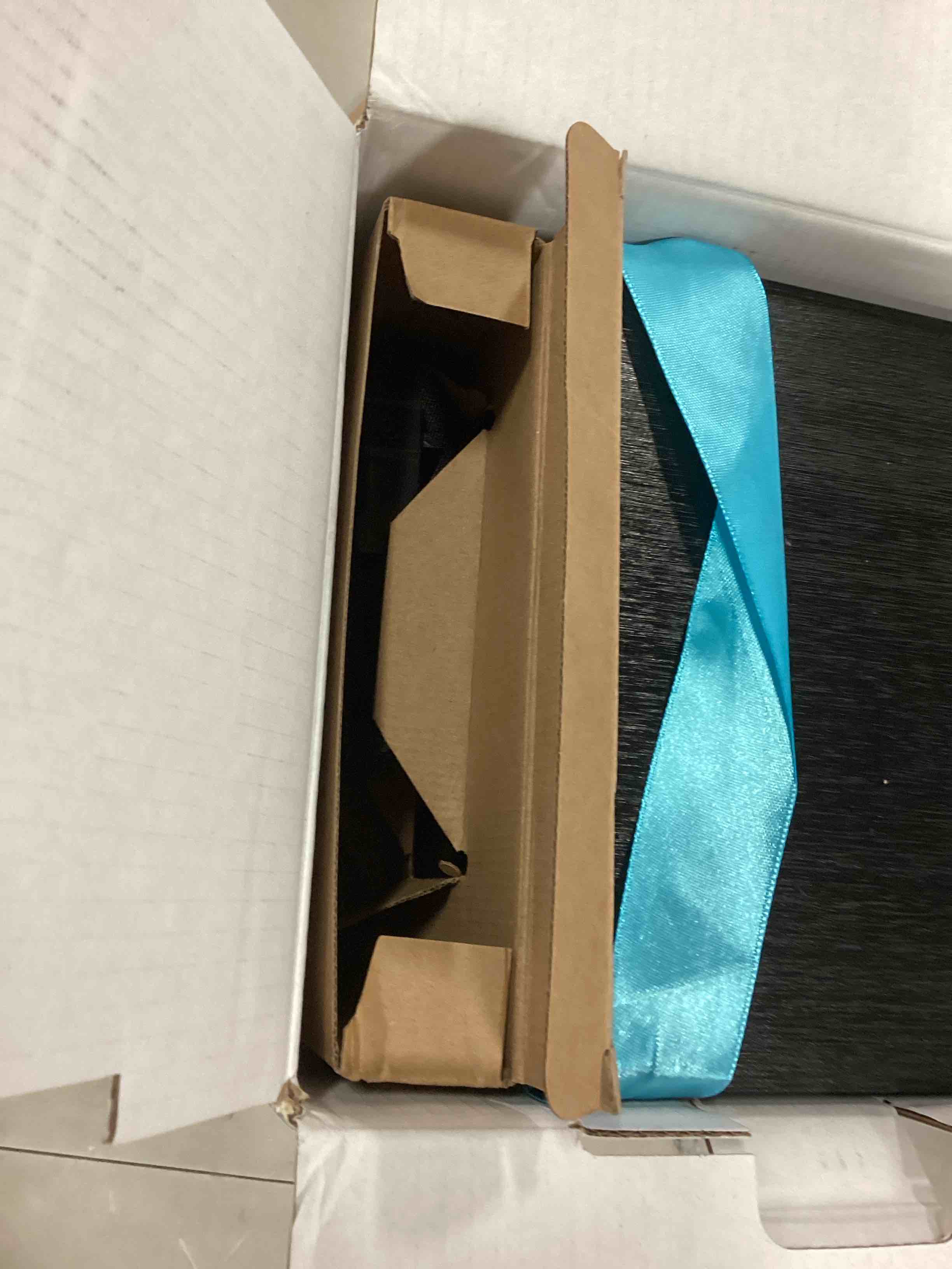 https://s3.amazonaws.com/lotting-images-prod/bidfta/RED6139918_1711569625239.jpeg