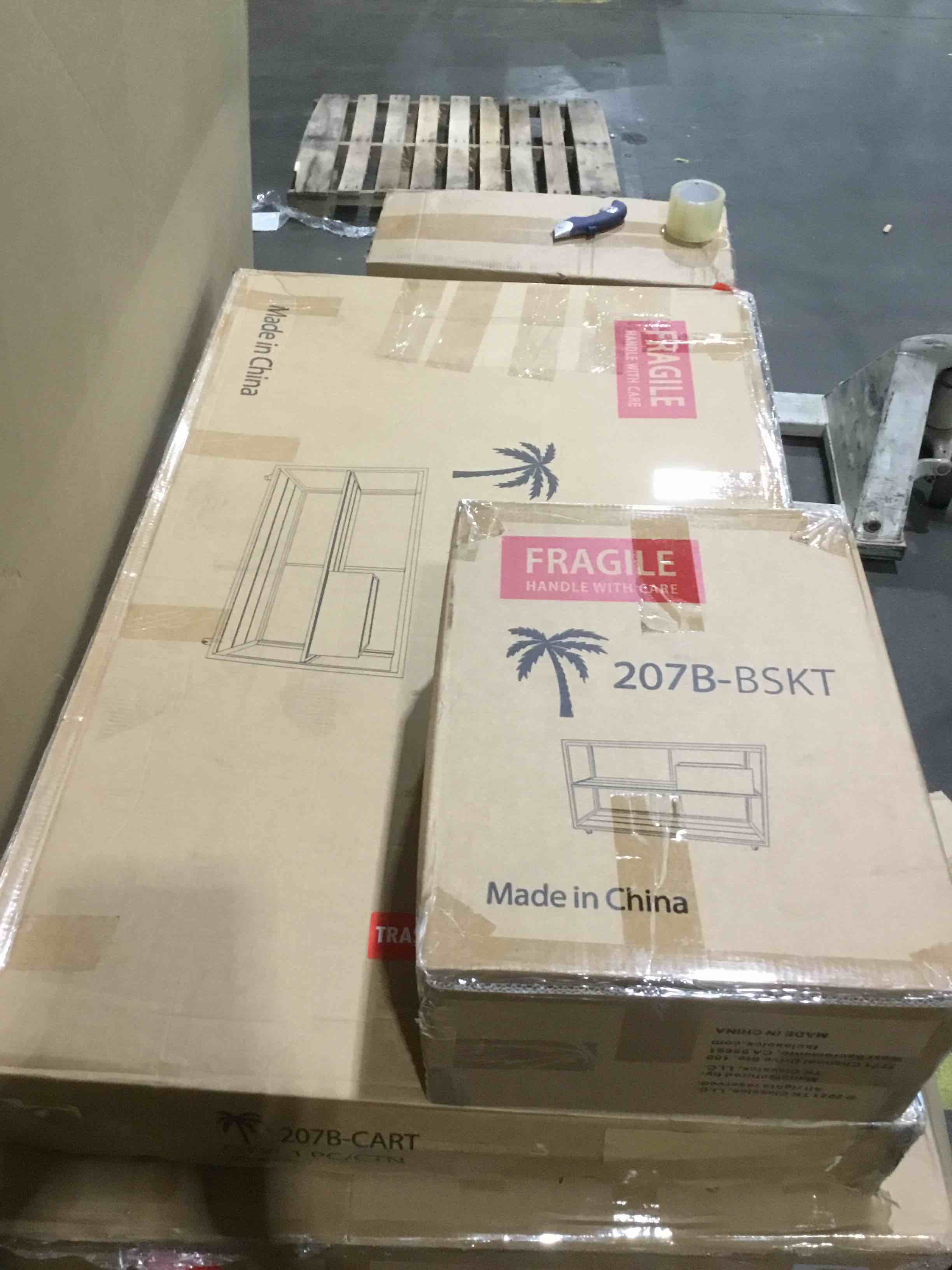 https://s3.amazonaws.com/lotting-images-prod/bidfta/RED6152413_1716471826009.jpeg