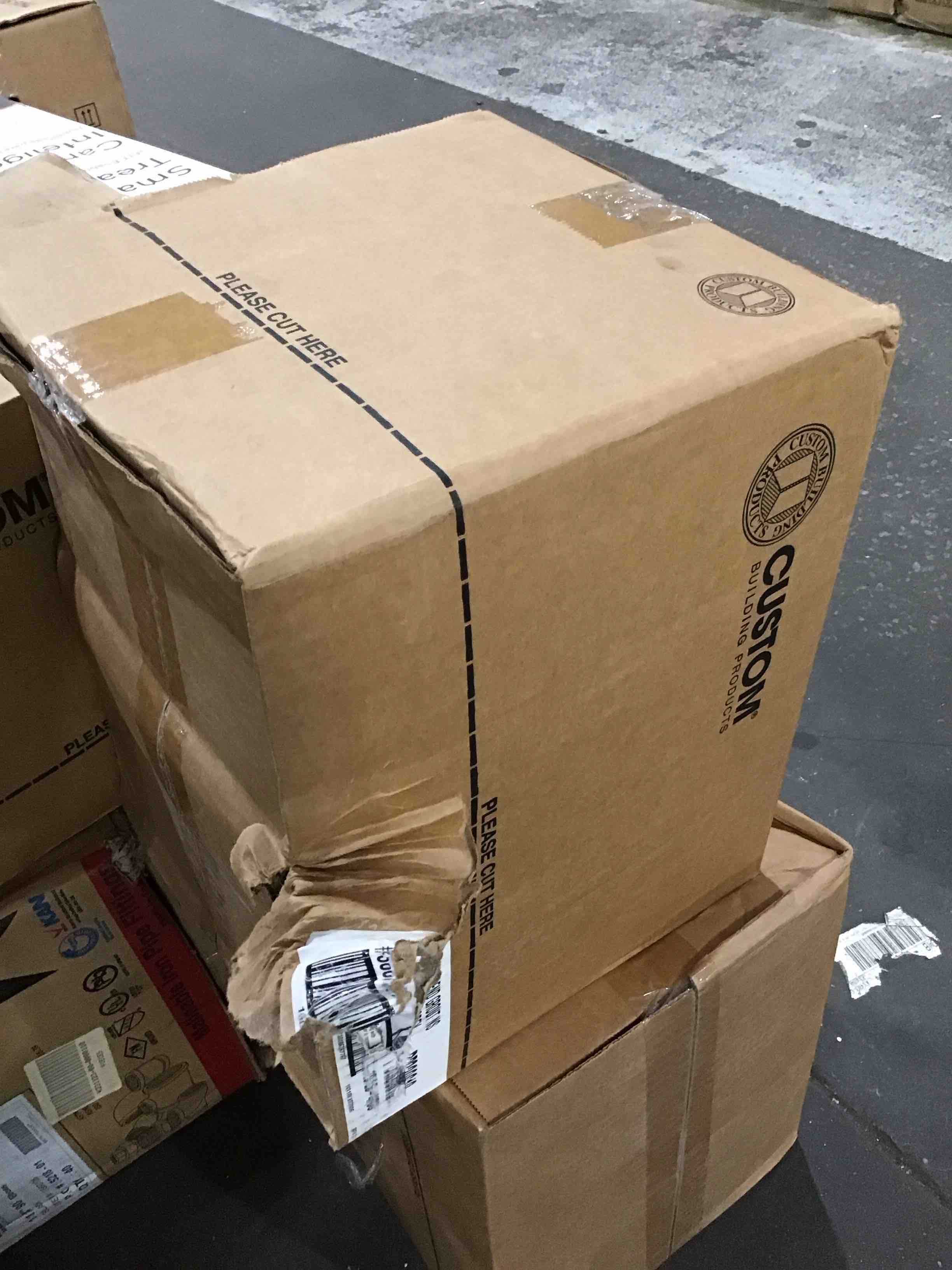 https://s3.amazonaws.com/lotting-images-prod/bidfta/RED6153782_1716488223453.jpeg