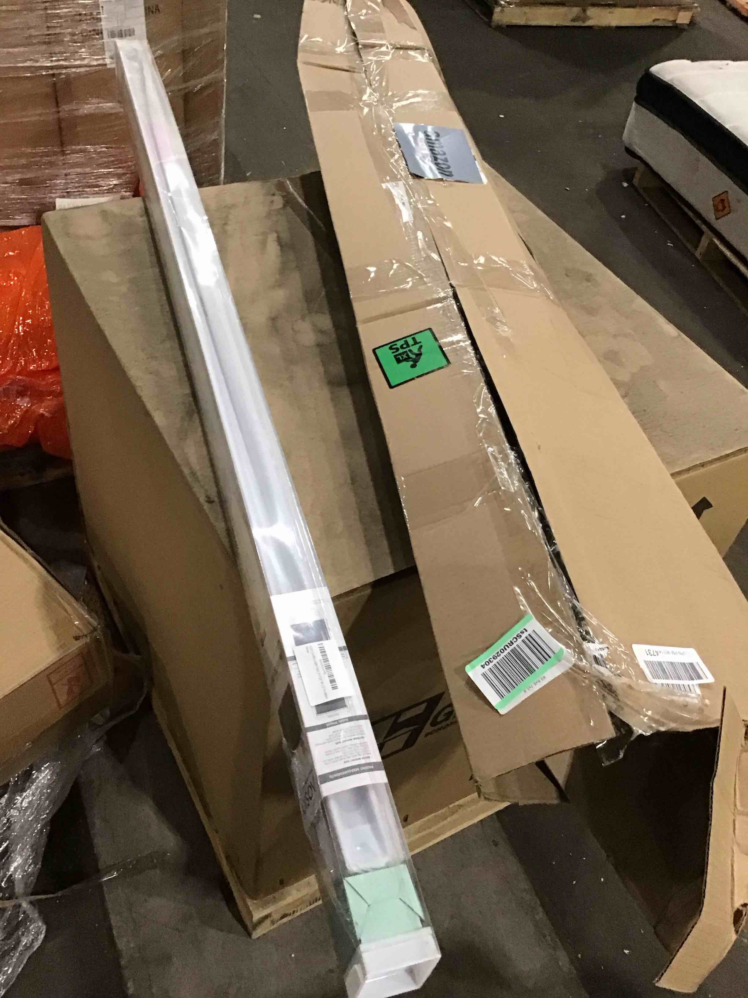 https://s3.amazonaws.com/lotting-images-prod/bidfta/RED6153822_1716581047711.jpeg