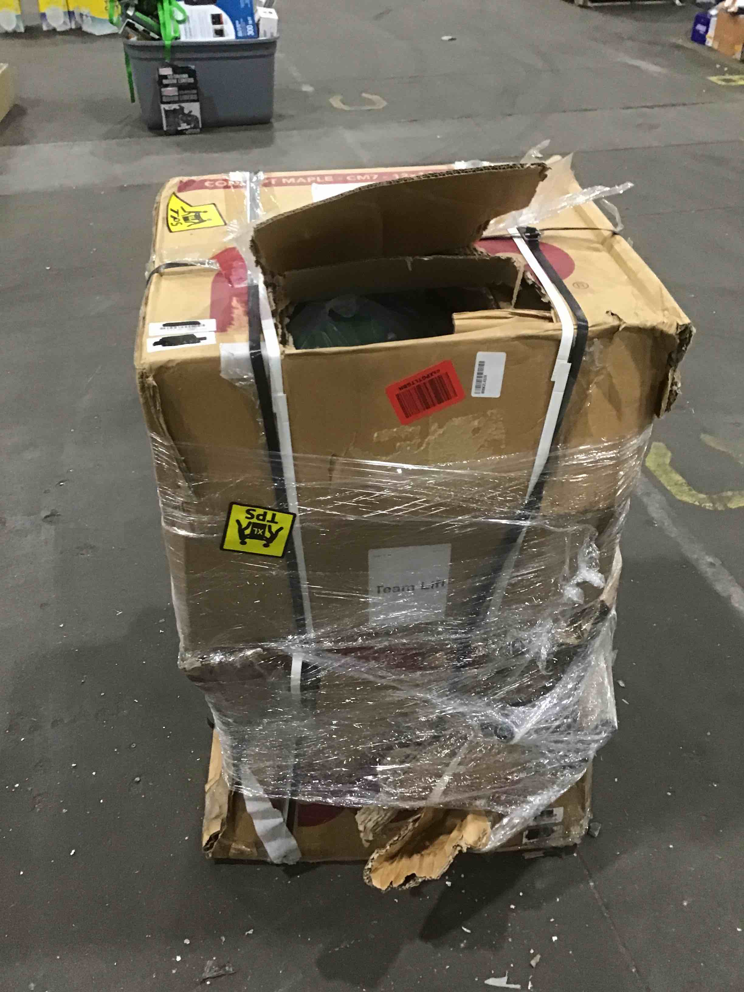 https://s3.amazonaws.com/lotting-images-prod/bidfta/RED6157941_1714659563381.jpeg