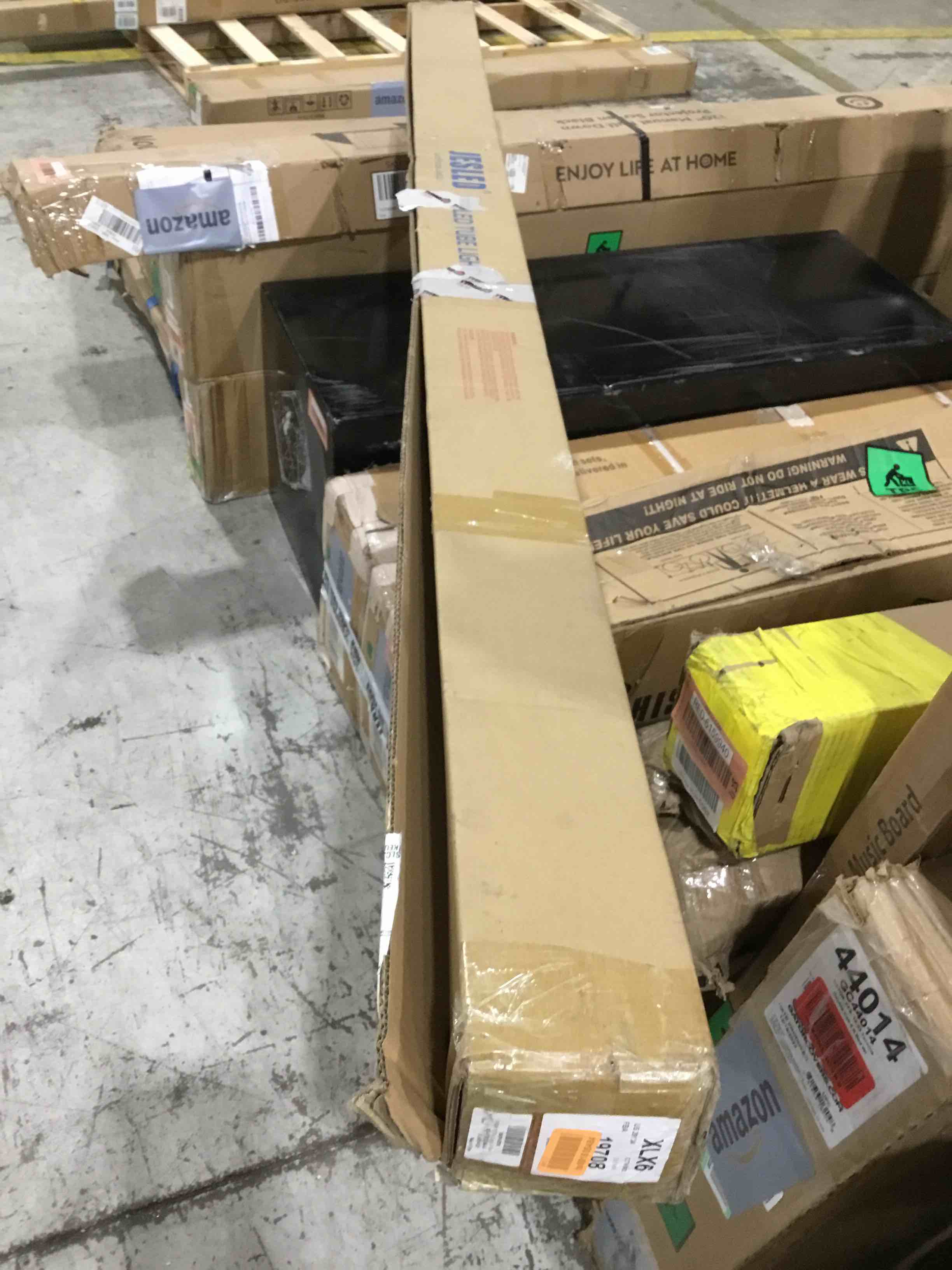 https://s3.amazonaws.com/lotting-images-prod/bidfta/RED6159944_1715895916562.jpeg