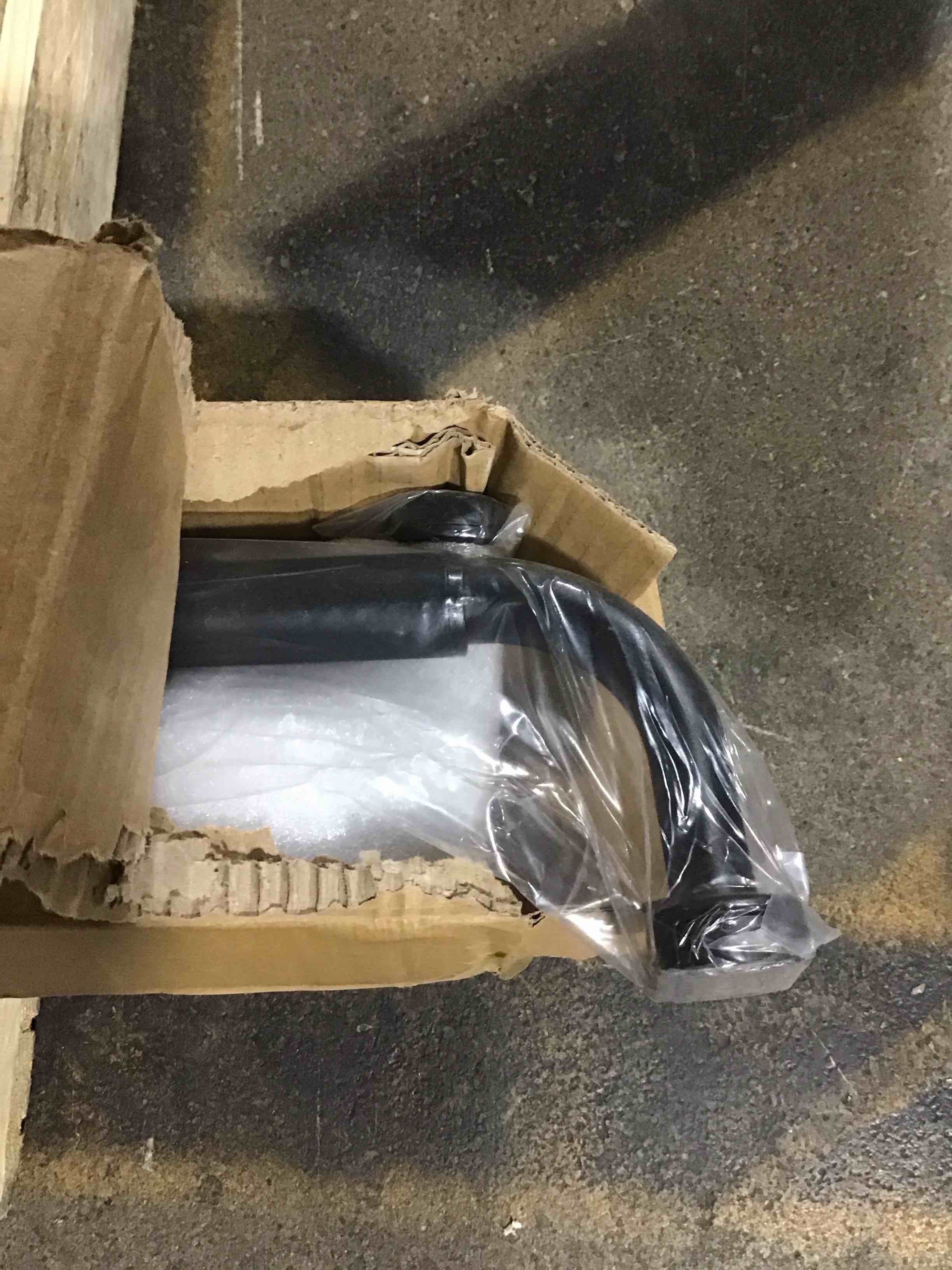 https://s3.amazonaws.com/lotting-images-prod/bidfta/RED6165252_1728564268797.jpeg