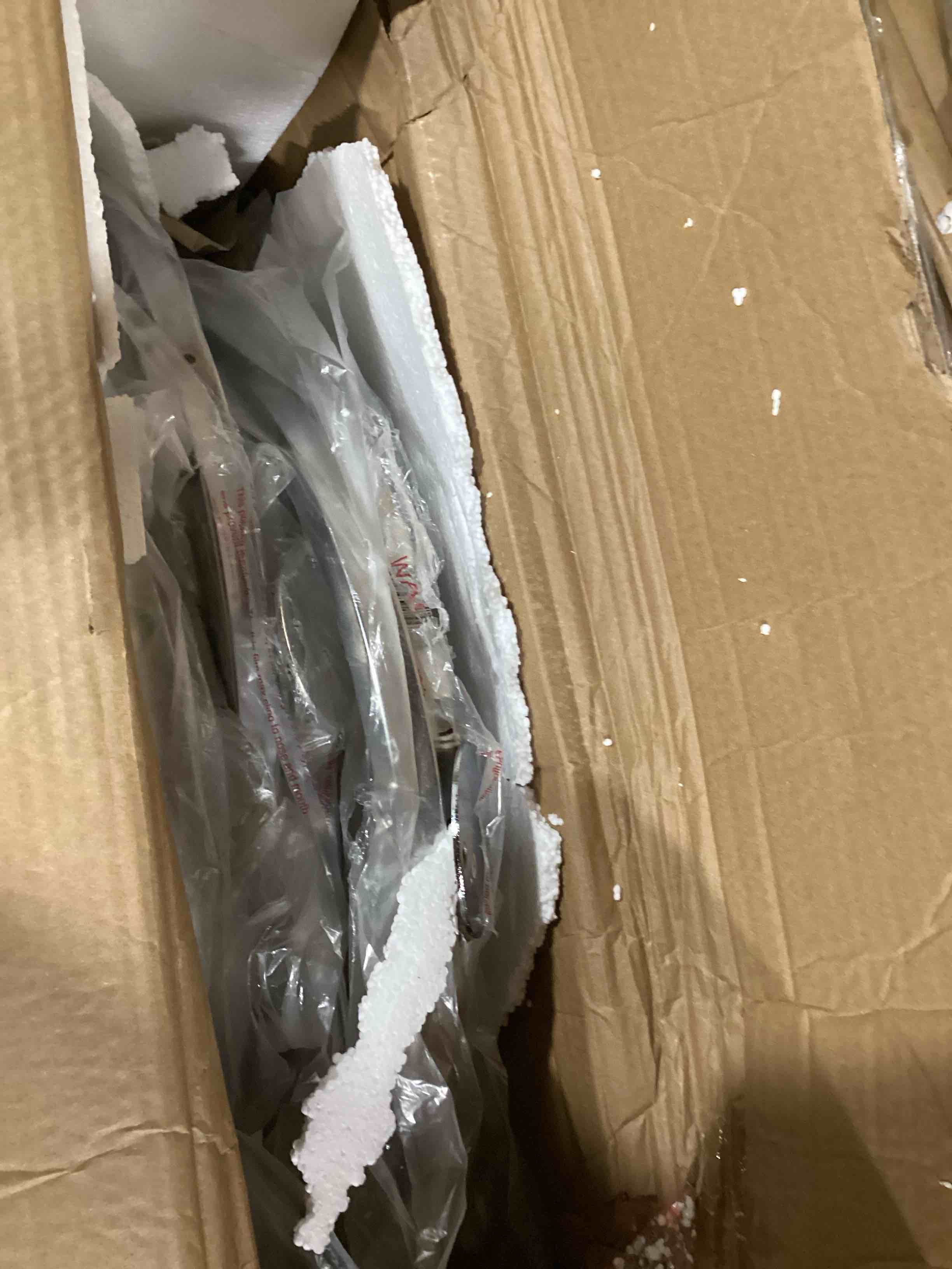 https://s3.amazonaws.com/lotting-images-prod/bidfta/RED6165473_1726854508954.jpeg