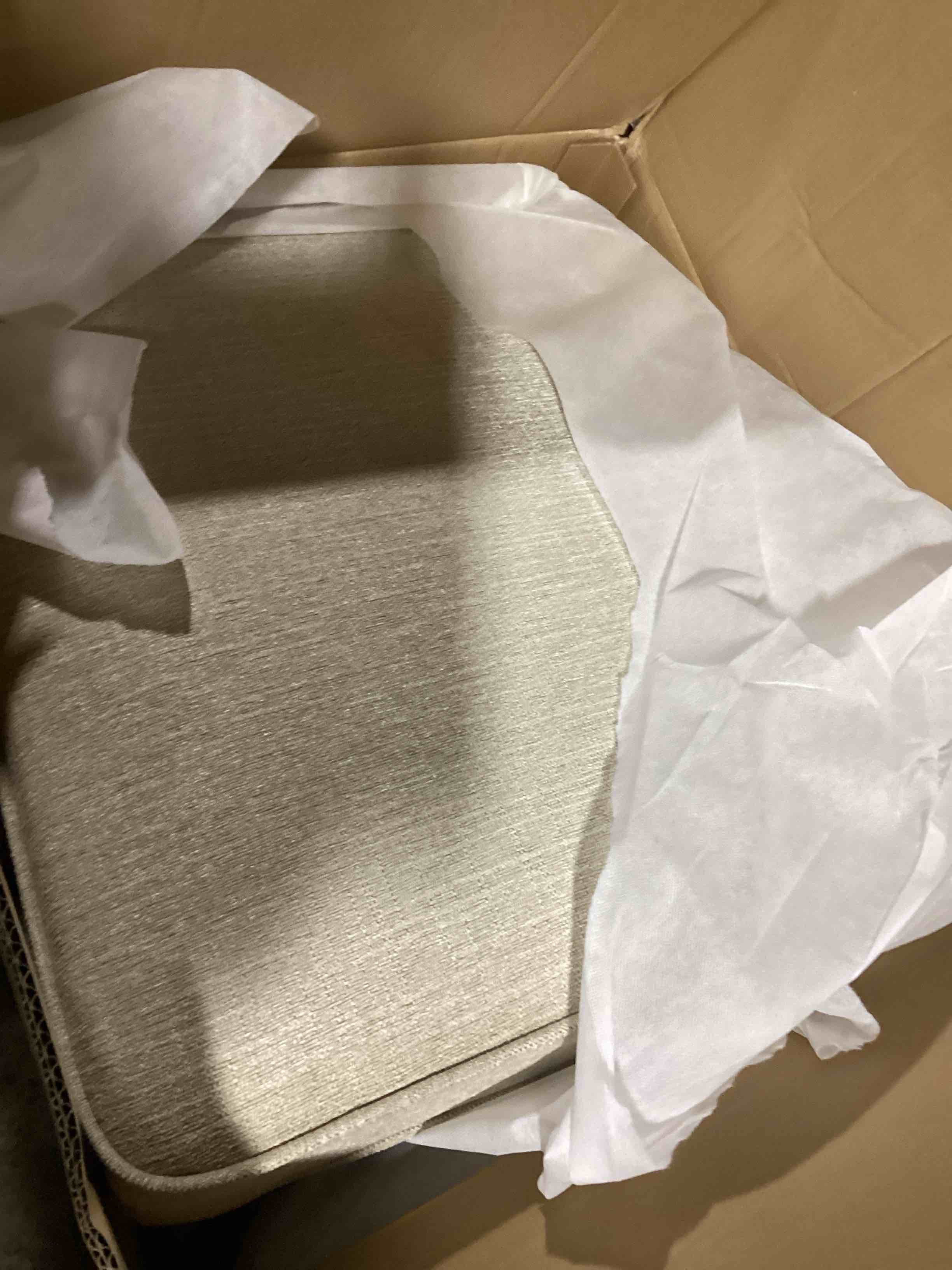 https://s3.amazonaws.com/lotting-images-prod/bidfta/RED6165606_1727198143807.jpeg