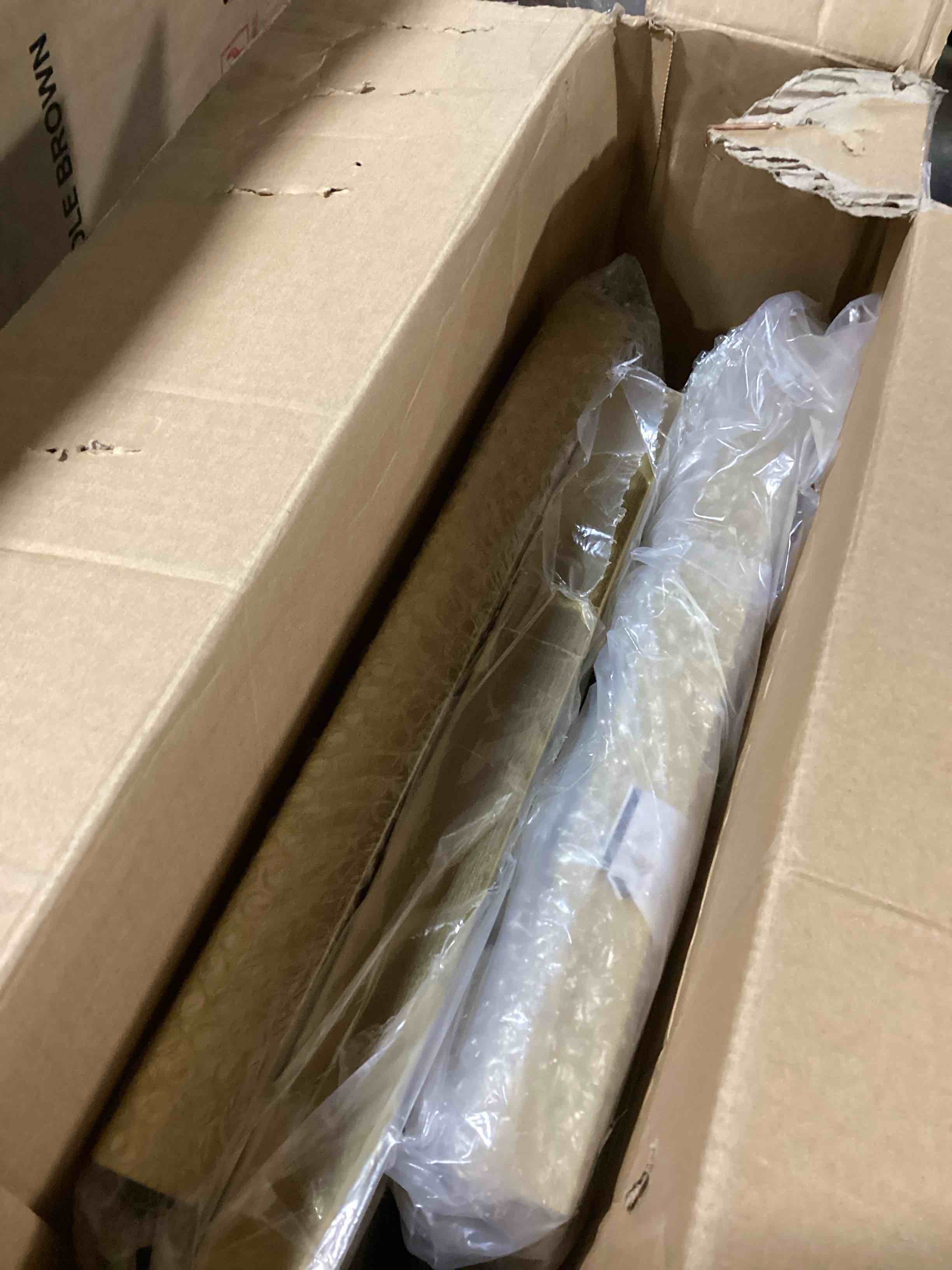 https://s3.amazonaws.com/lotting-images-prod/bidfta/RED6165985_1727882680441.jpeg