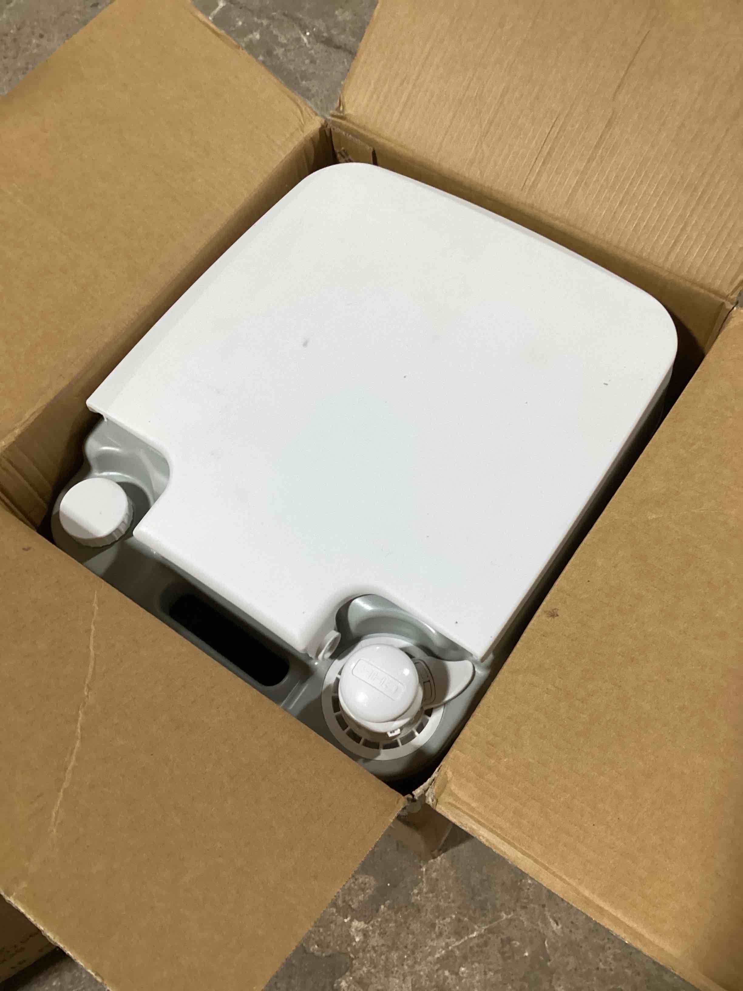https://s3.amazonaws.com/lotting-images-prod/bidfta/RED6166276_1728573289752.jpeg