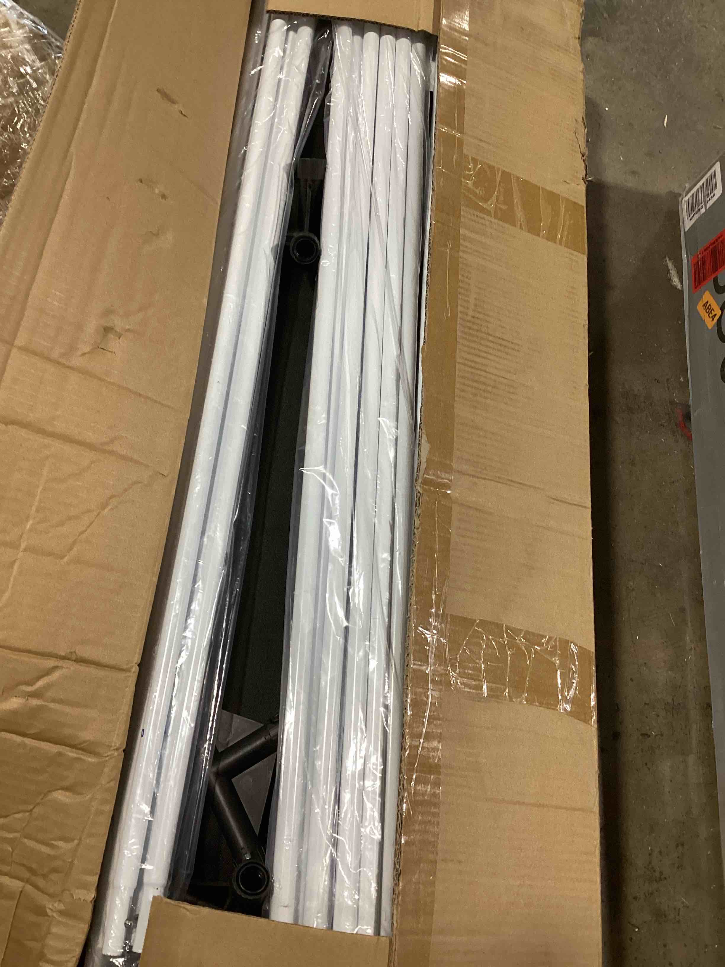 https://s3.amazonaws.com/lotting-images-prod/bidfta/RED6166691_1729172726475.jpeg