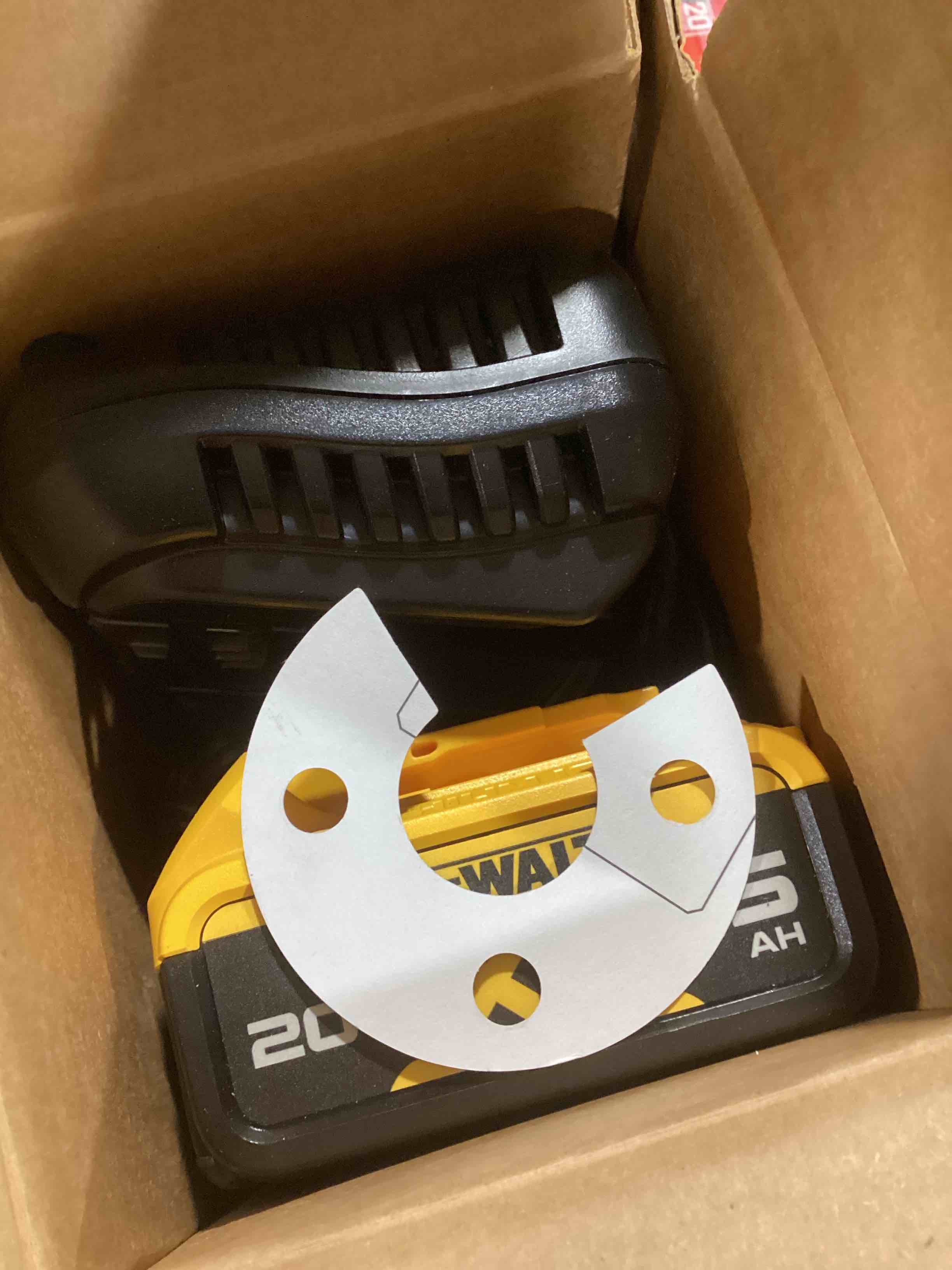 https://s3.amazonaws.com/lotting-images-prod/bidfta/RED6166819_1729252557874.jpeg