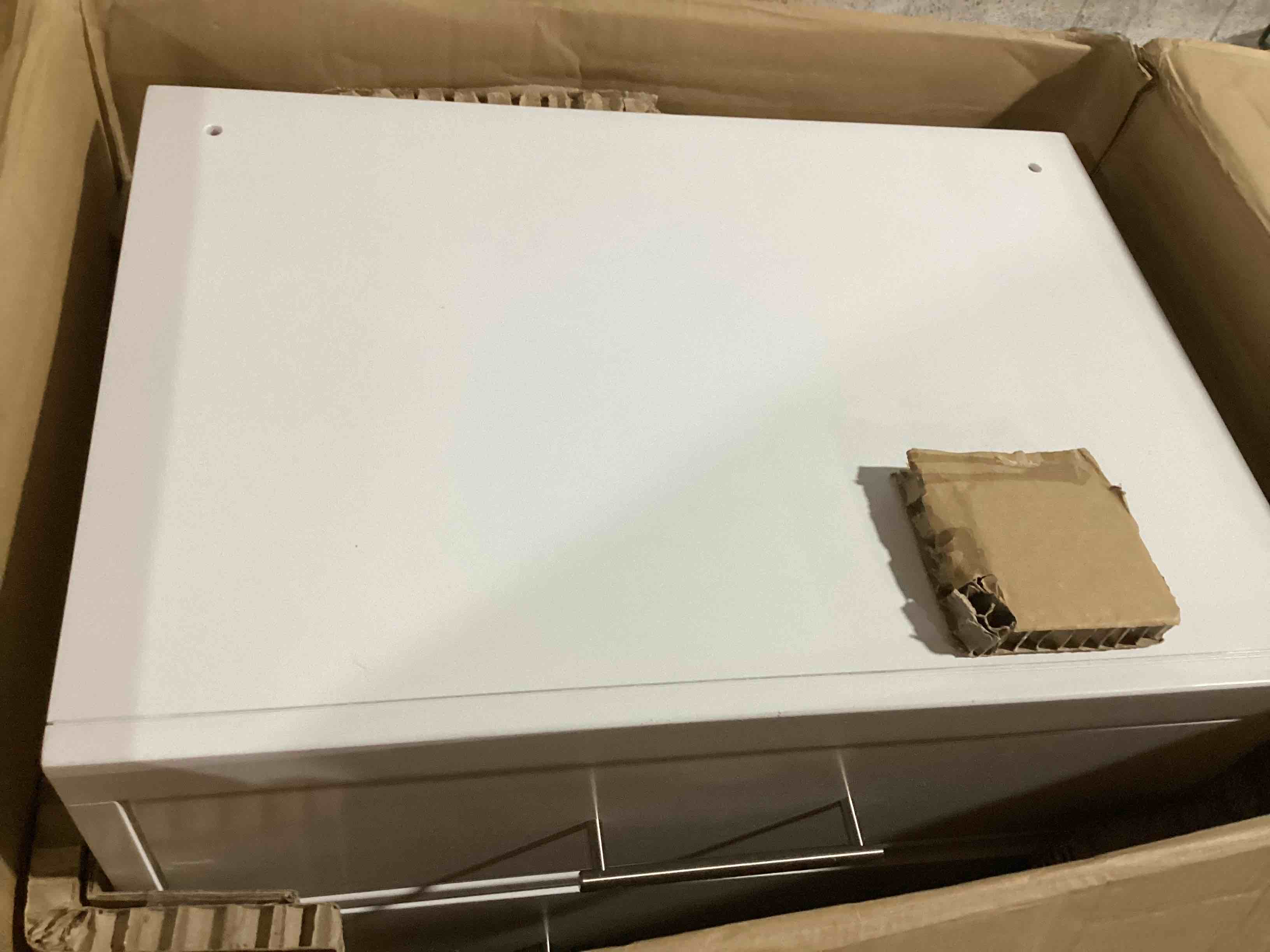 https://s3.amazonaws.com/lotting-images-prod/bidfta/RED6167579_1727802597872.jpeg