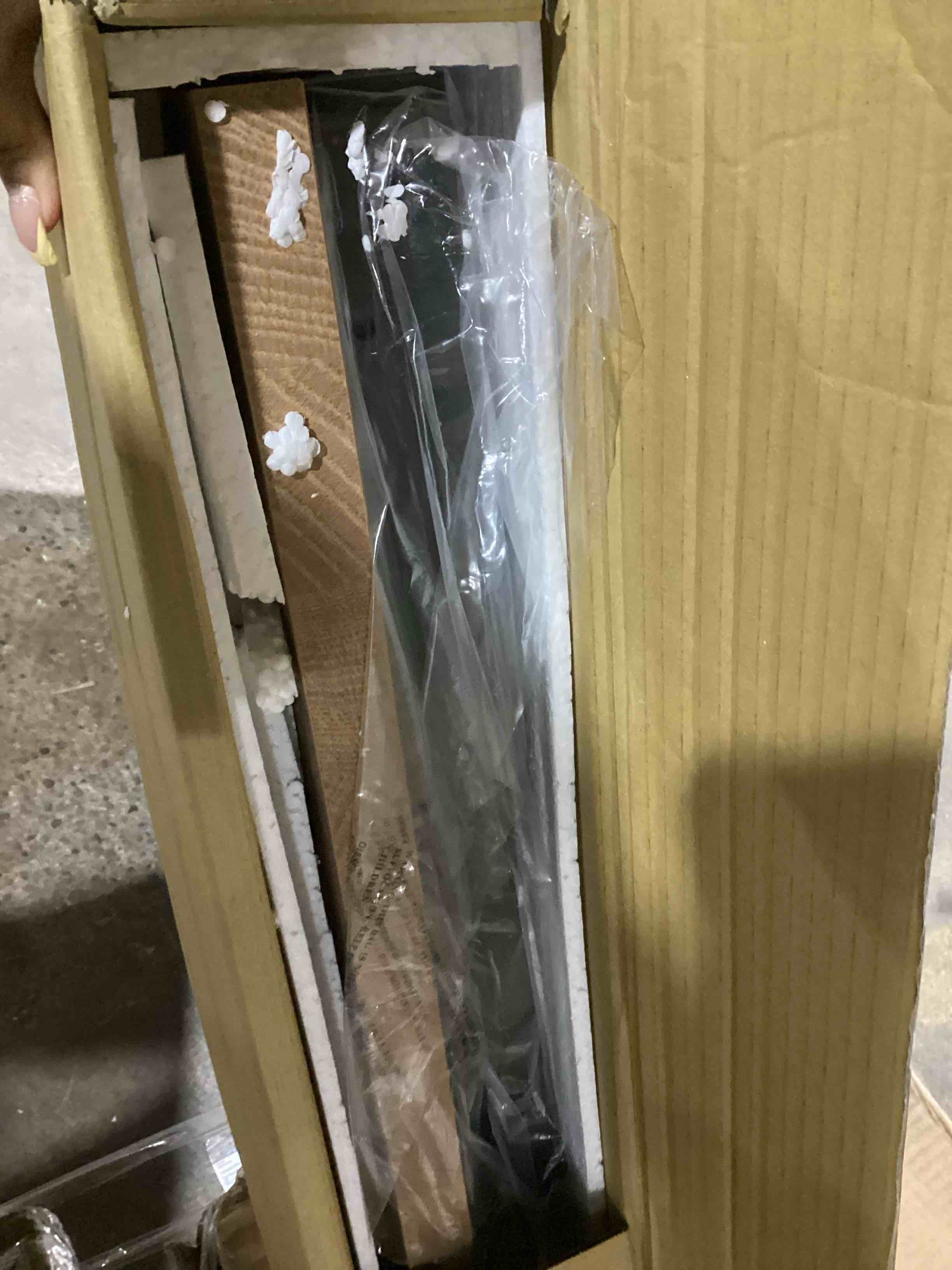 https://s3.amazonaws.com/lotting-images-prod/bidfta/RED6167886_1728389275492.jpeg