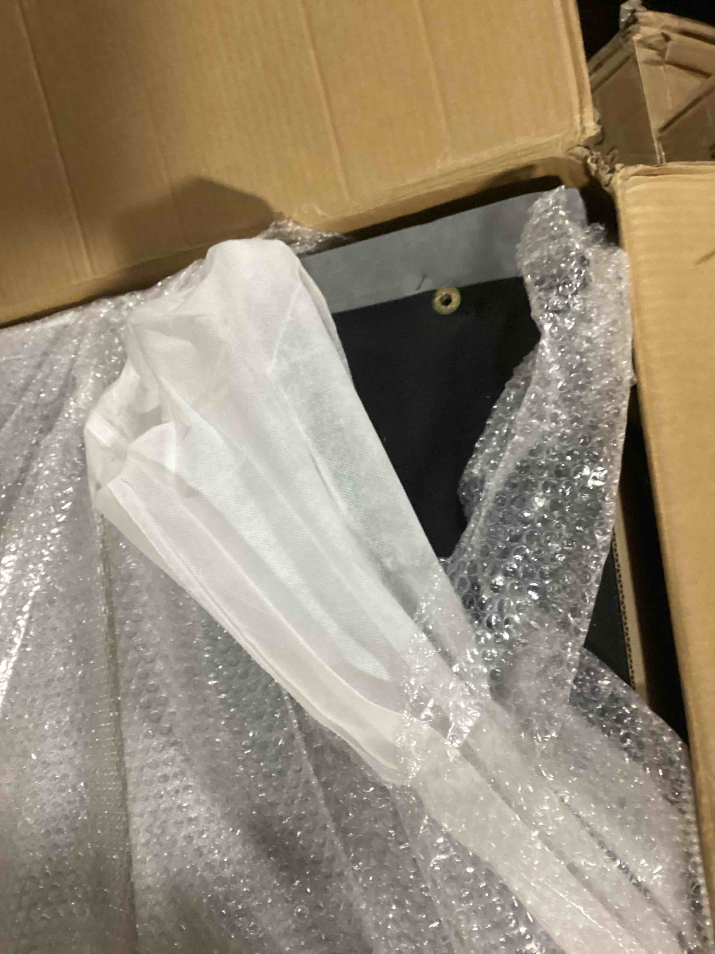 https://s3.amazonaws.com/lotting-images-prod/bidfta/RED6168730_1727365752633.jpeg