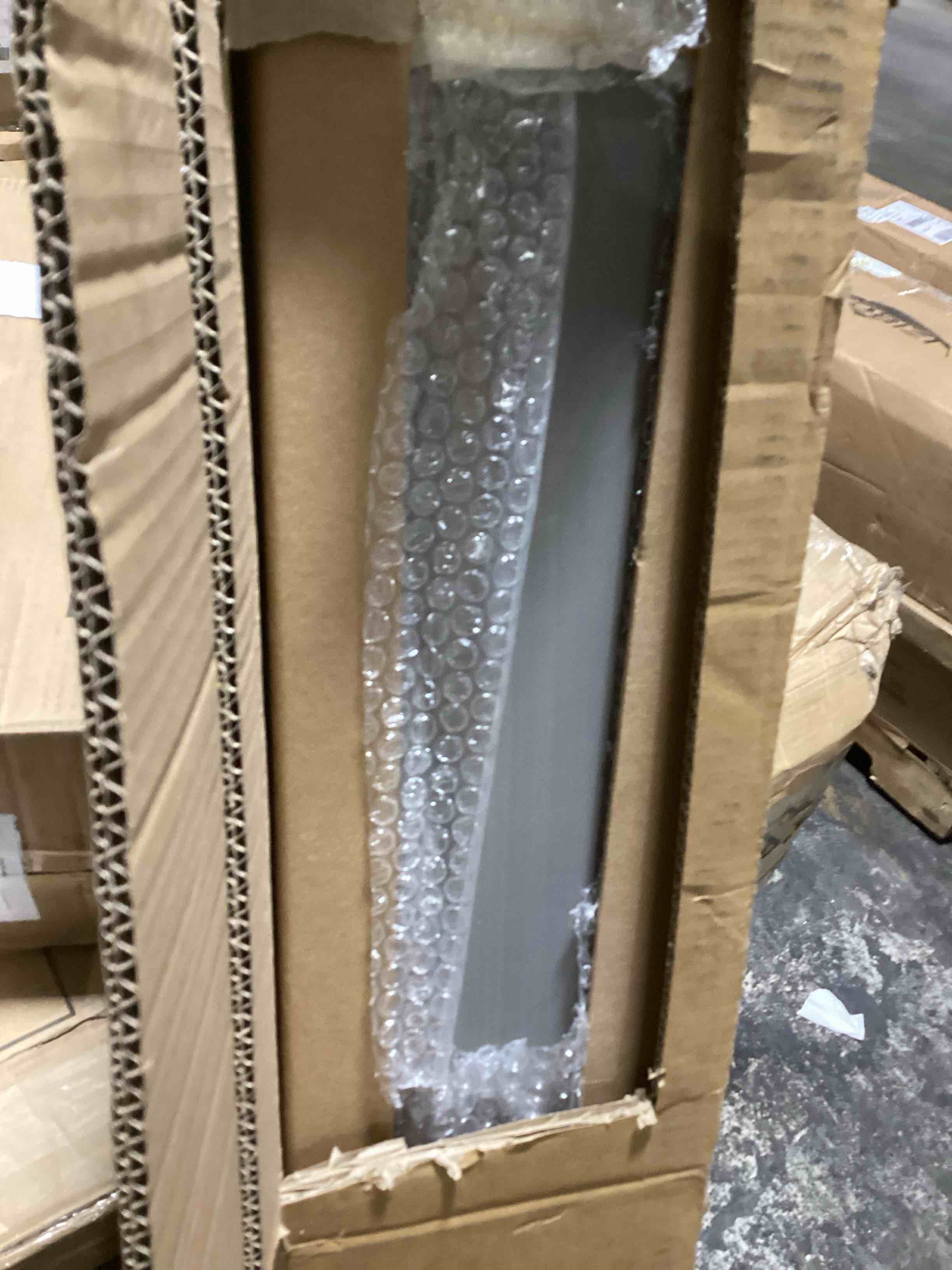 https://s3.amazonaws.com/lotting-images-prod/bidfta/RED6169035_1727890256257.jpeg