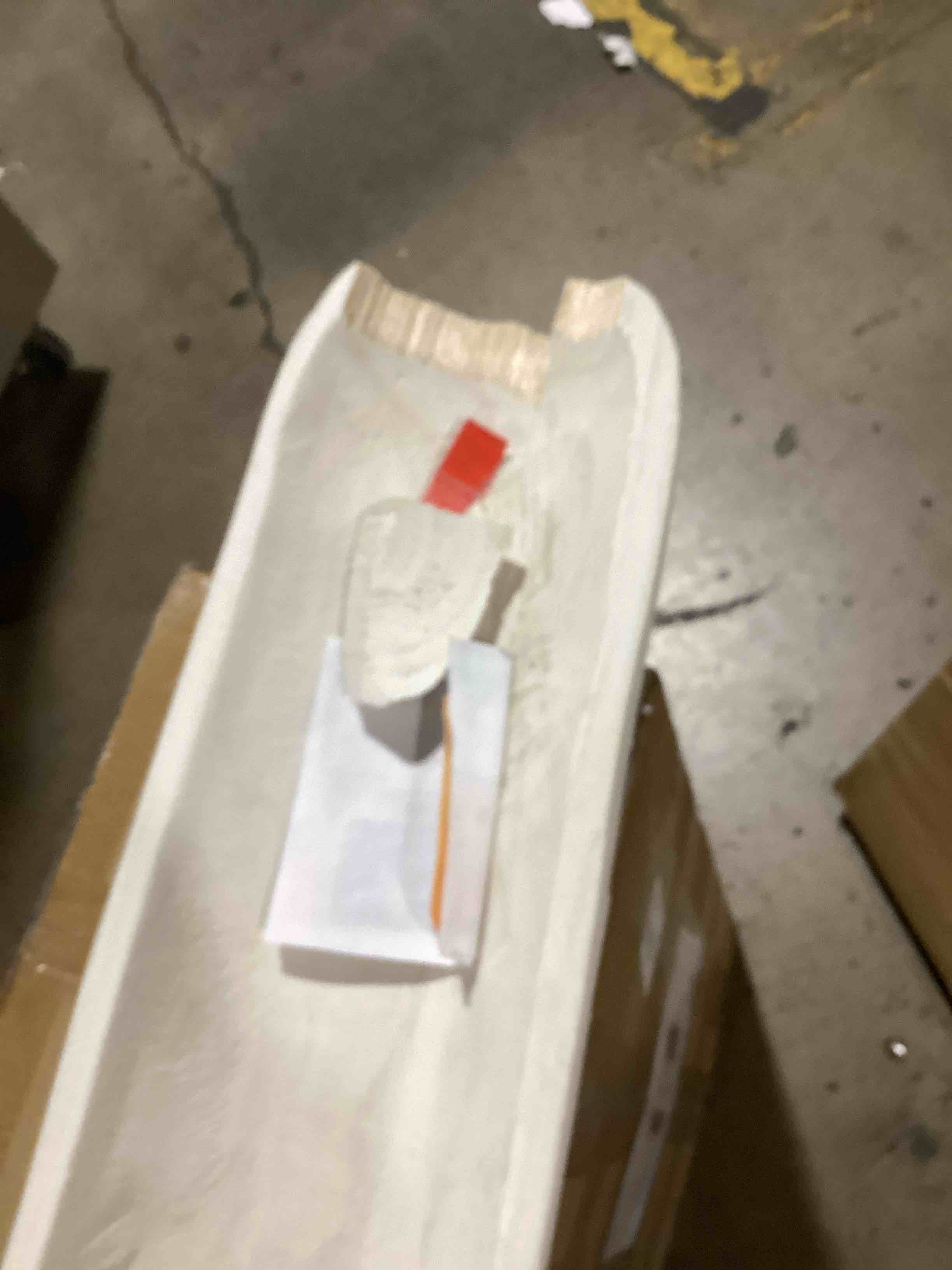 https://s3.amazonaws.com/lotting-images-prod/bidfta/RED6169208_1728068167070.jpeg