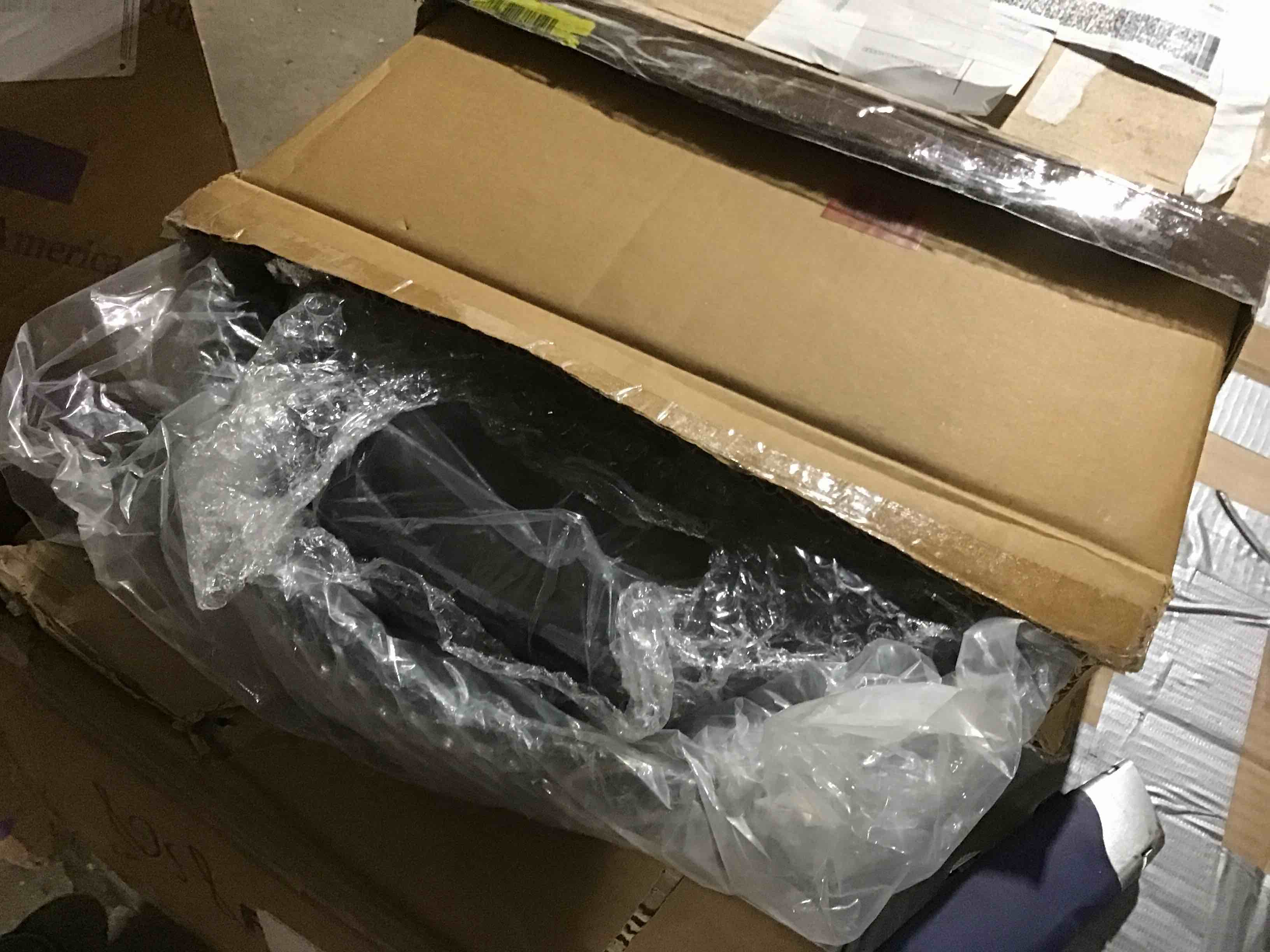 https://s3.amazonaws.com/lotting-images-prod/bidfta/RED6170037_1726852335018.jpeg
