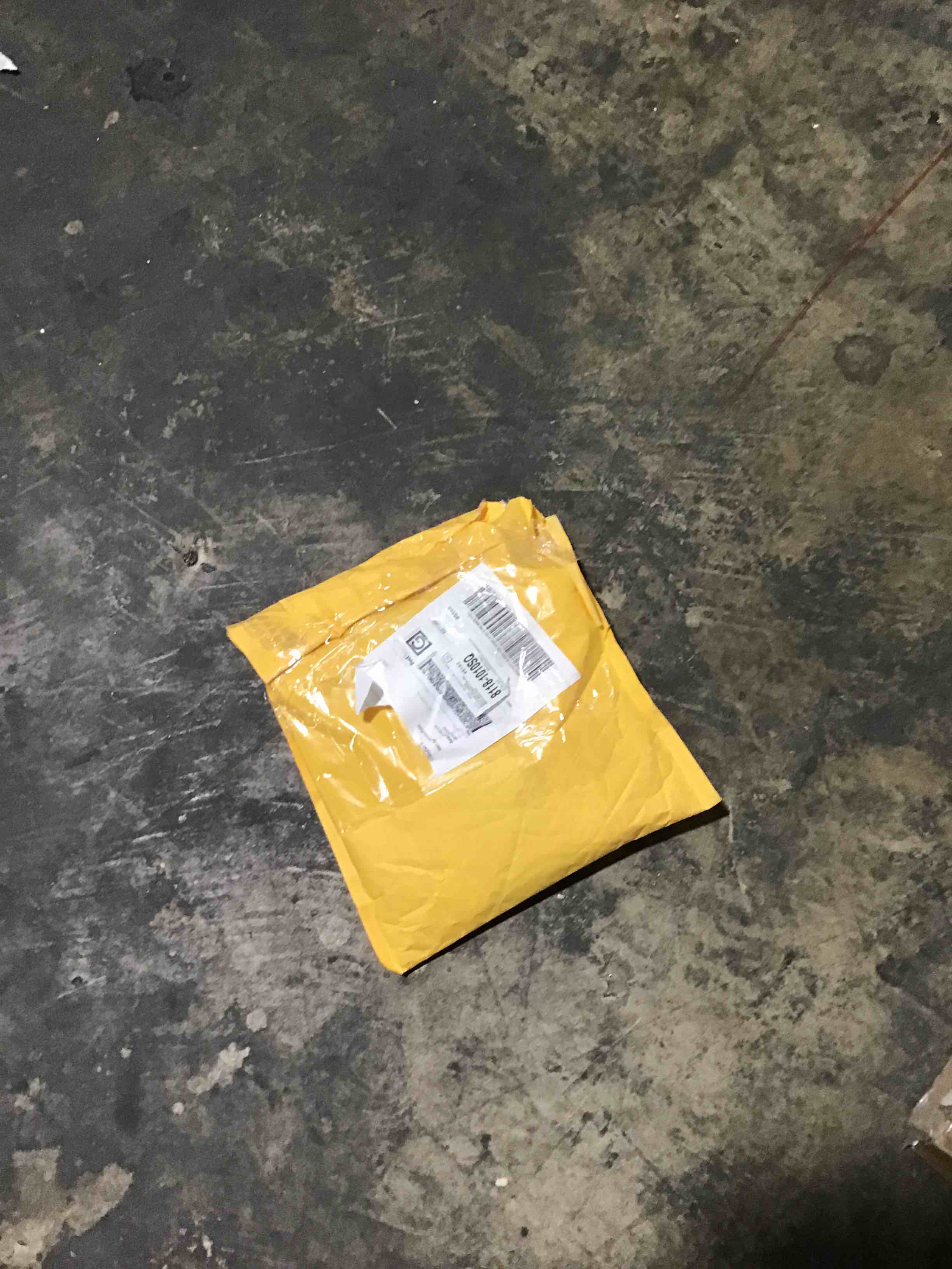 https://s3.amazonaws.com/lotting-images-prod/bidfta/RED6170369_1727883000021.jpeg