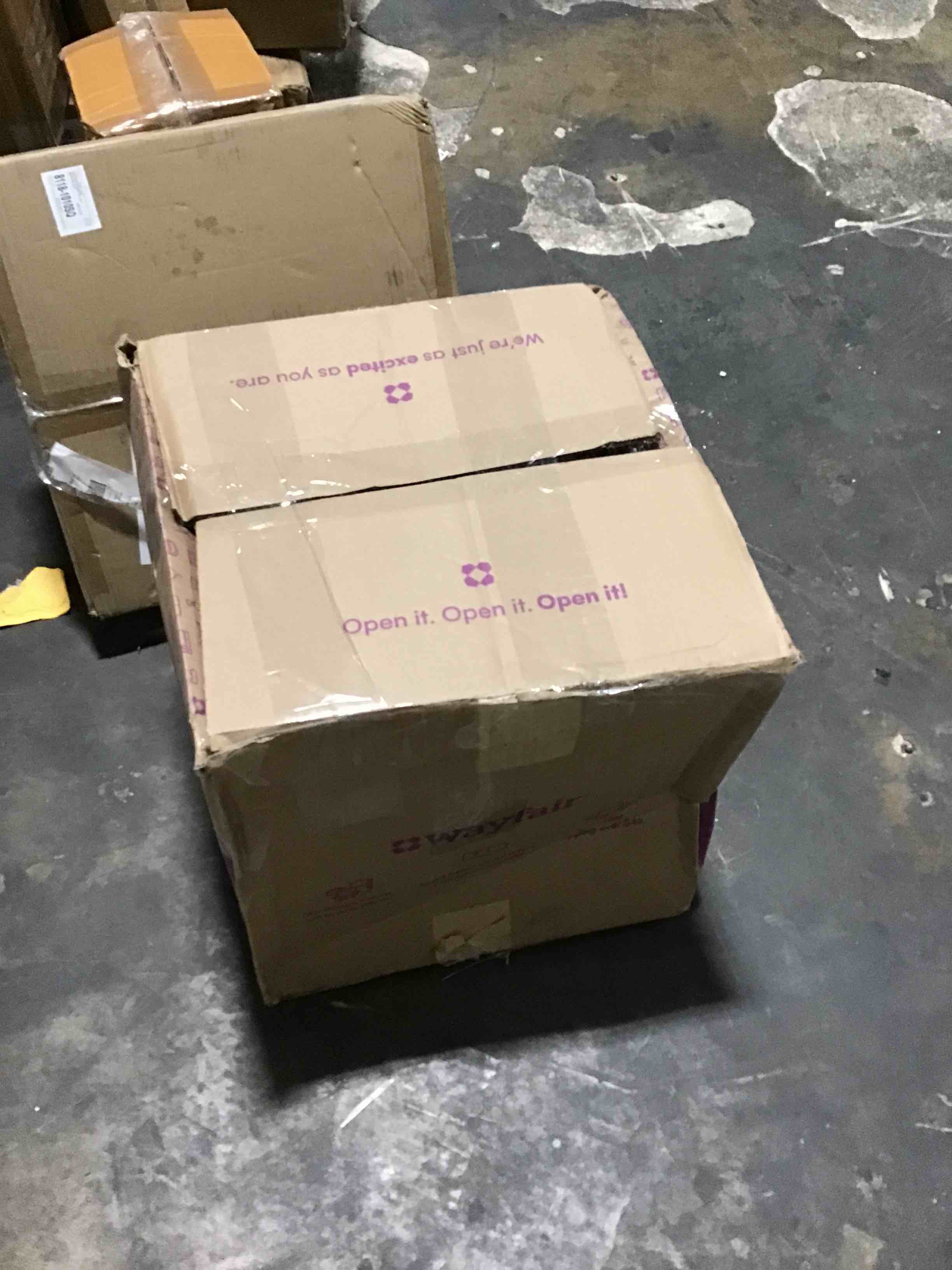 https://s3.amazonaws.com/lotting-images-prod/bidfta/RED6170370_1727883360499.jpeg