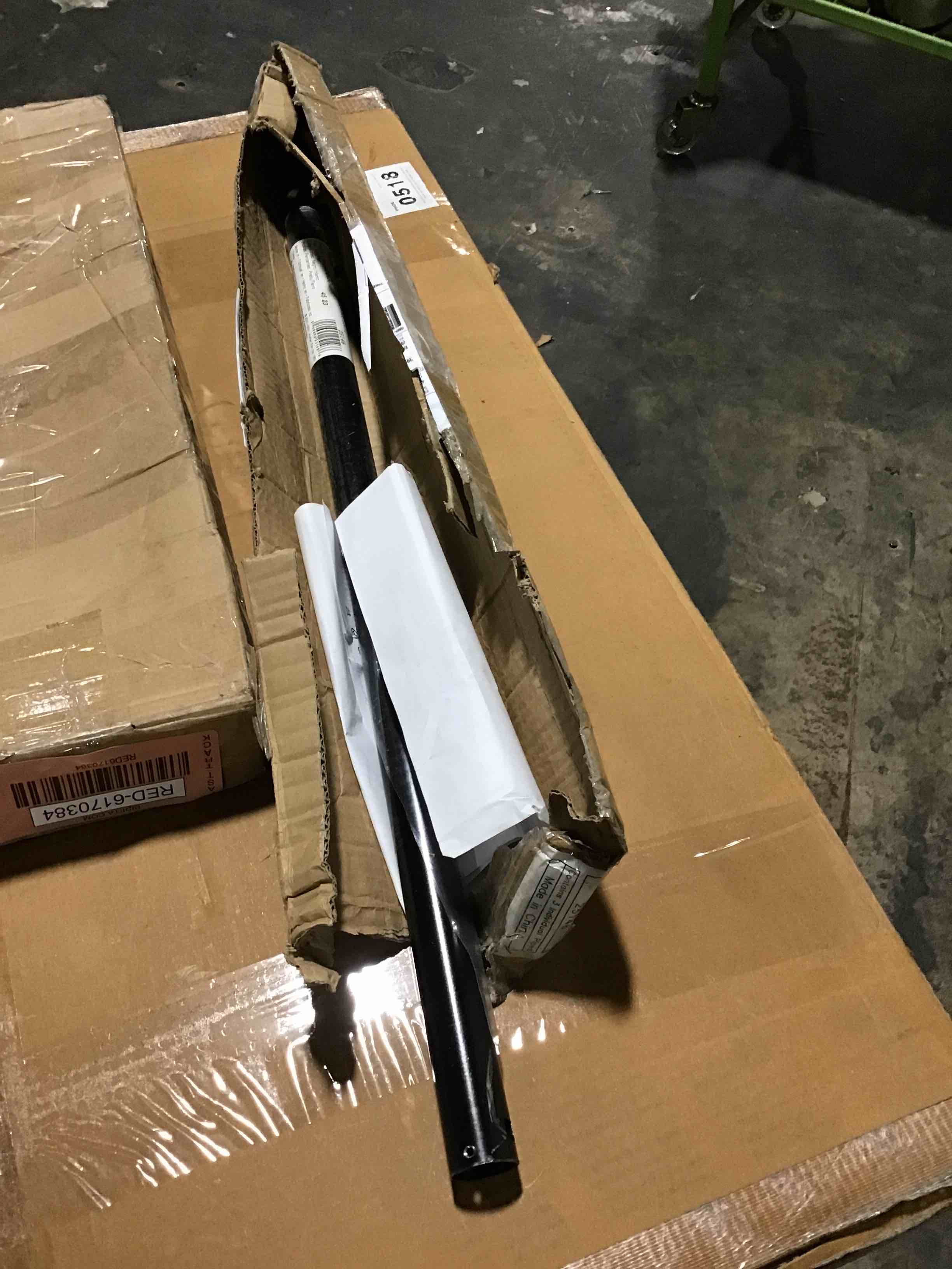 https://s3.amazonaws.com/lotting-images-prod/bidfta/RED6170385_1727888169806.jpeg