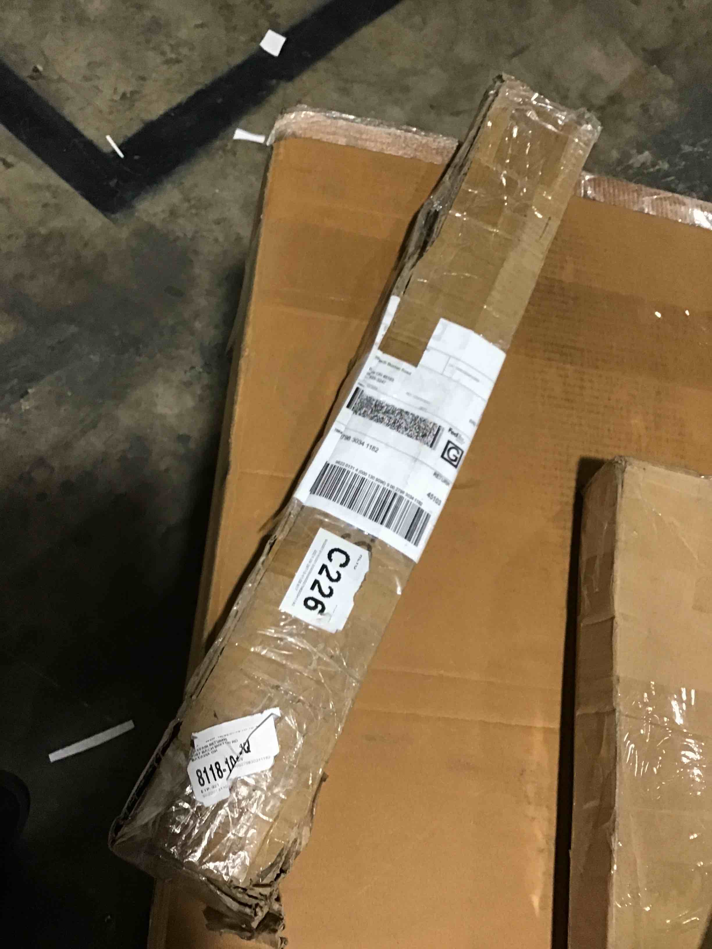 https://s3.amazonaws.com/lotting-images-prod/bidfta/RED6170385_1727888210467.jpeg