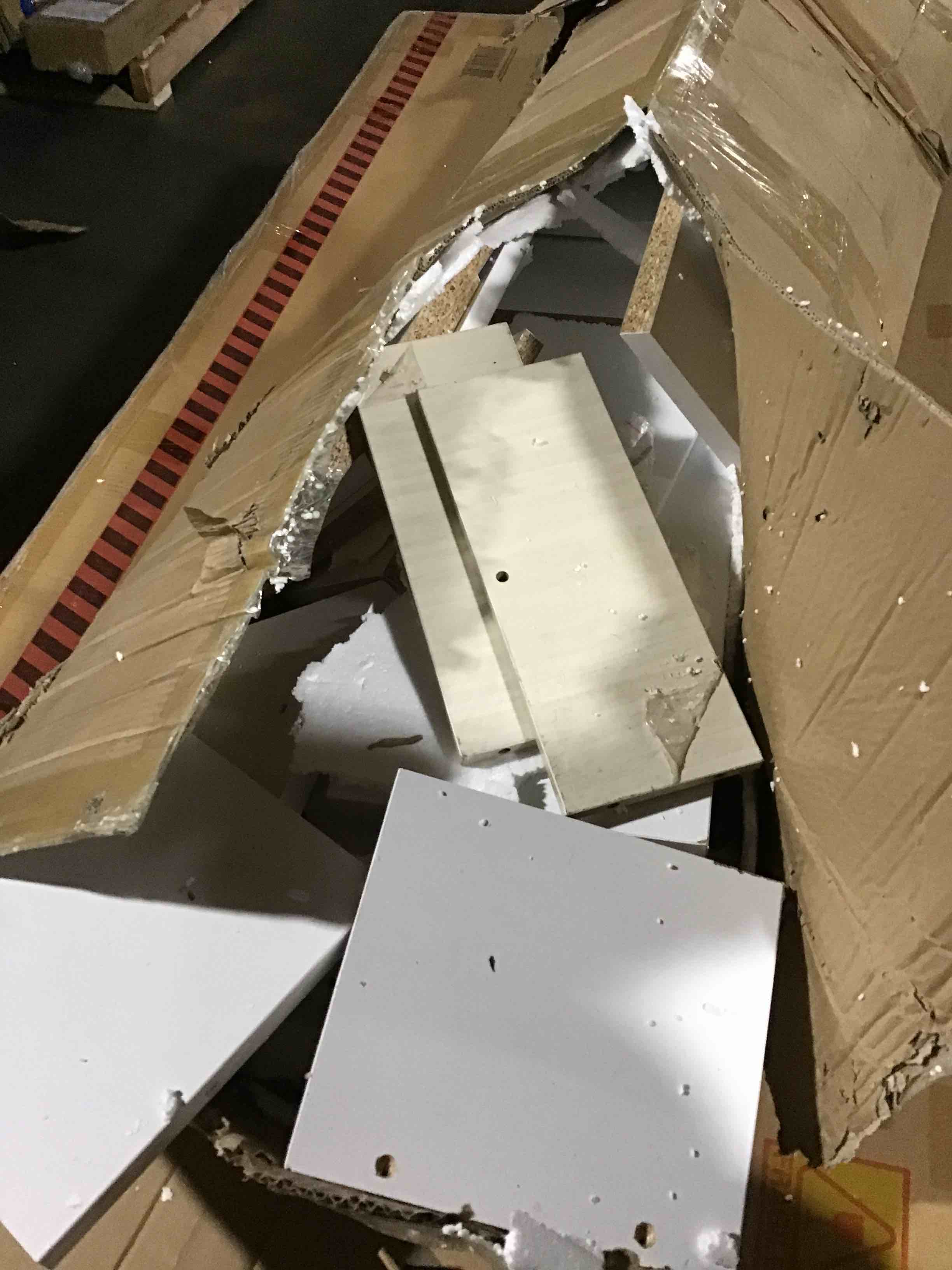 https://s3.amazonaws.com/lotting-images-prod/bidfta/RED6170675_1728495712472.jpeg