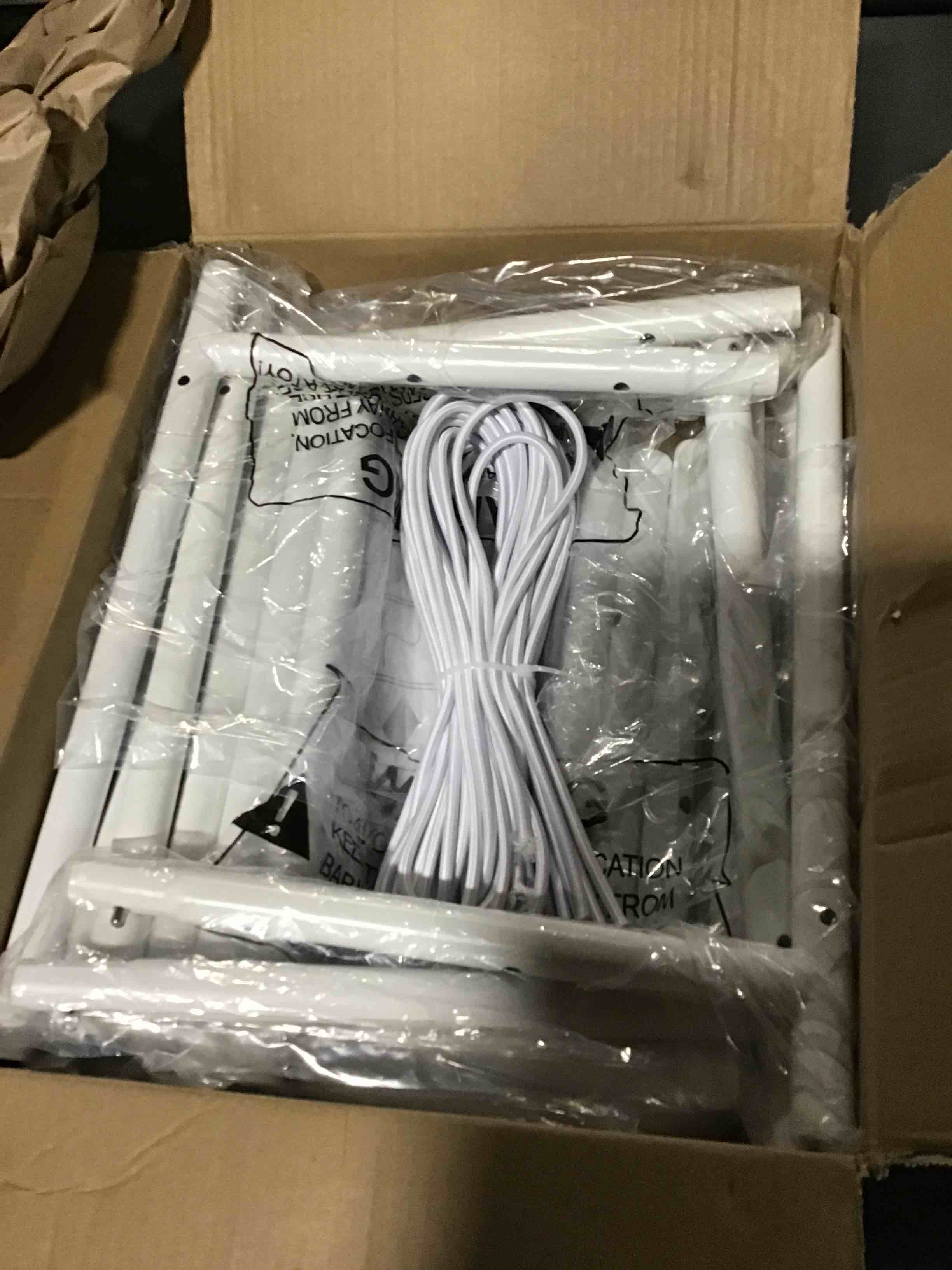 https://s3.amazonaws.com/lotting-images-prod/bidfta/RED6170879_1729264024530.jpeg