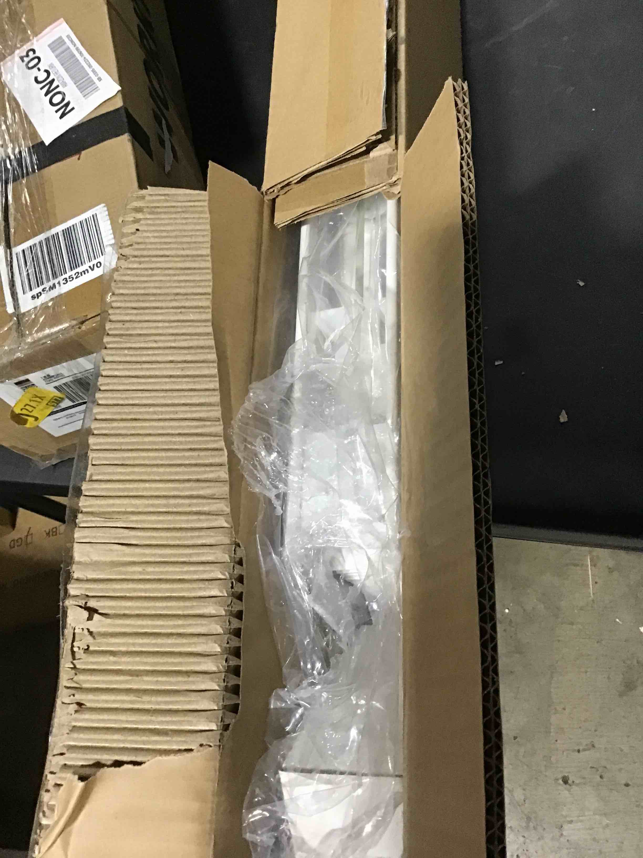 https://s3.amazonaws.com/lotting-images-prod/bidfta/RED6170911_1729272127949.jpeg