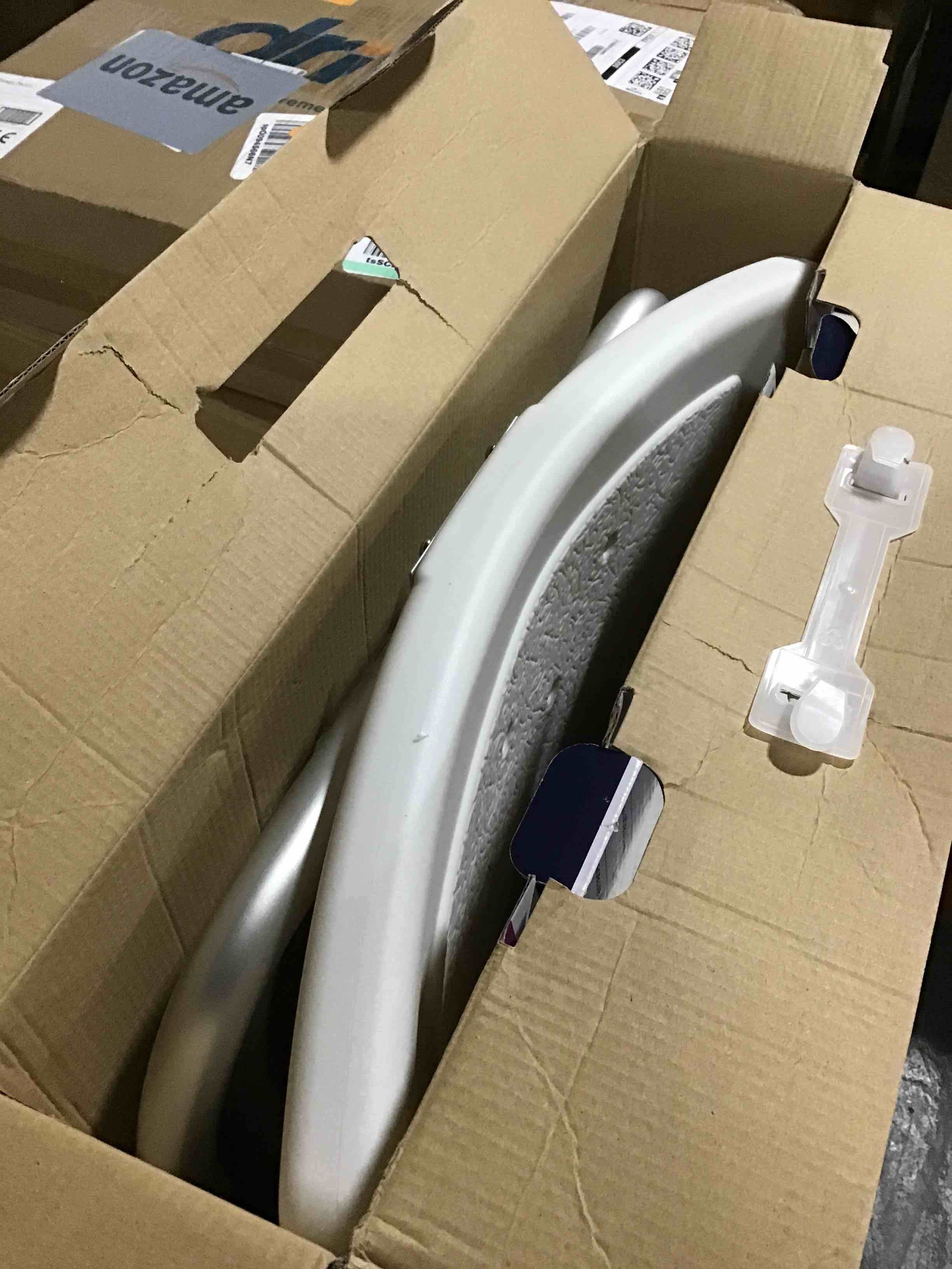 https://s3.amazonaws.com/lotting-images-prod/bidfta/RED6171032_1729689005870.jpeg