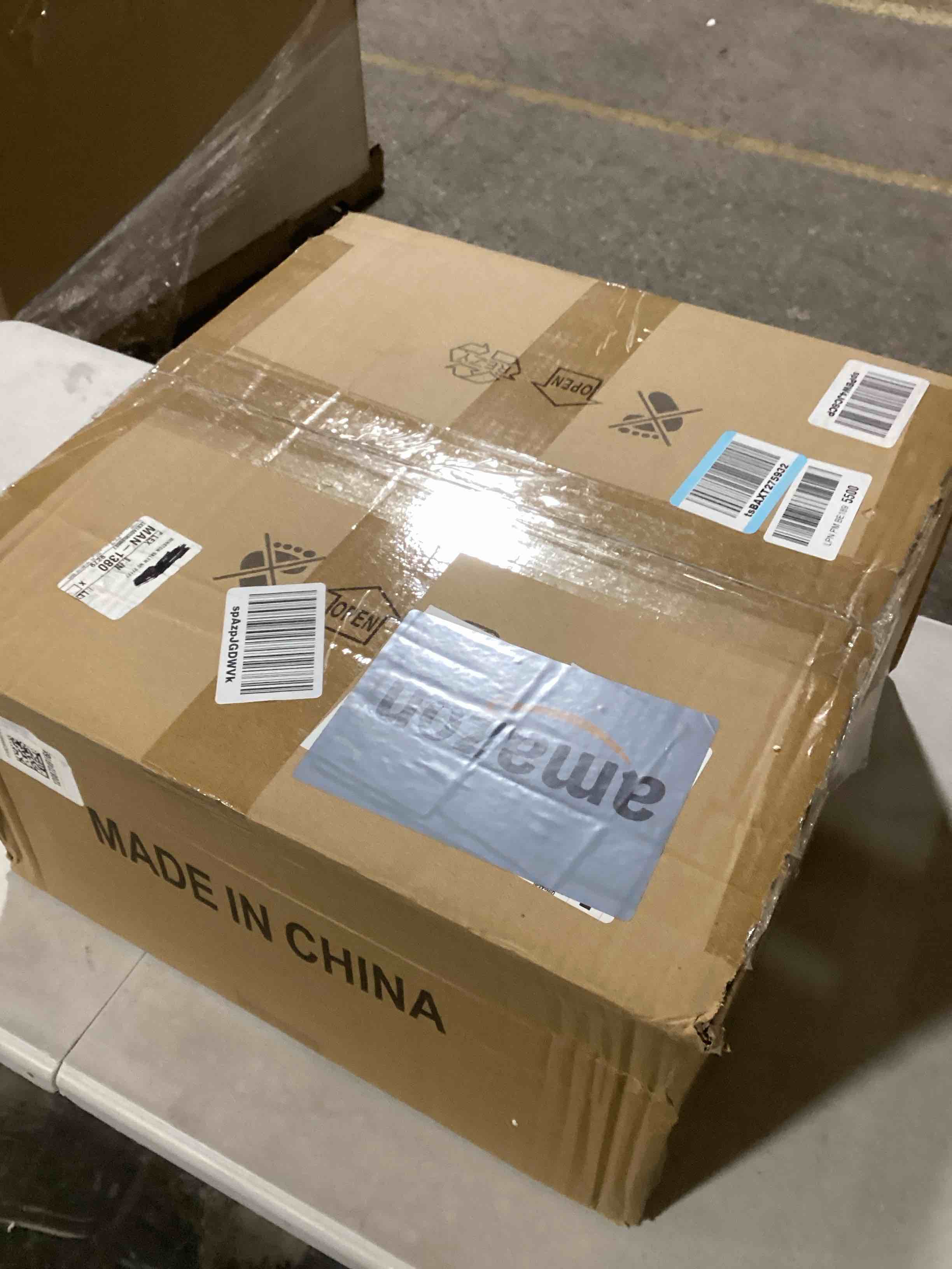 https://s3.amazonaws.com/lotting-images-prod/bidfta/RED6172865_1730135343275.jpeg