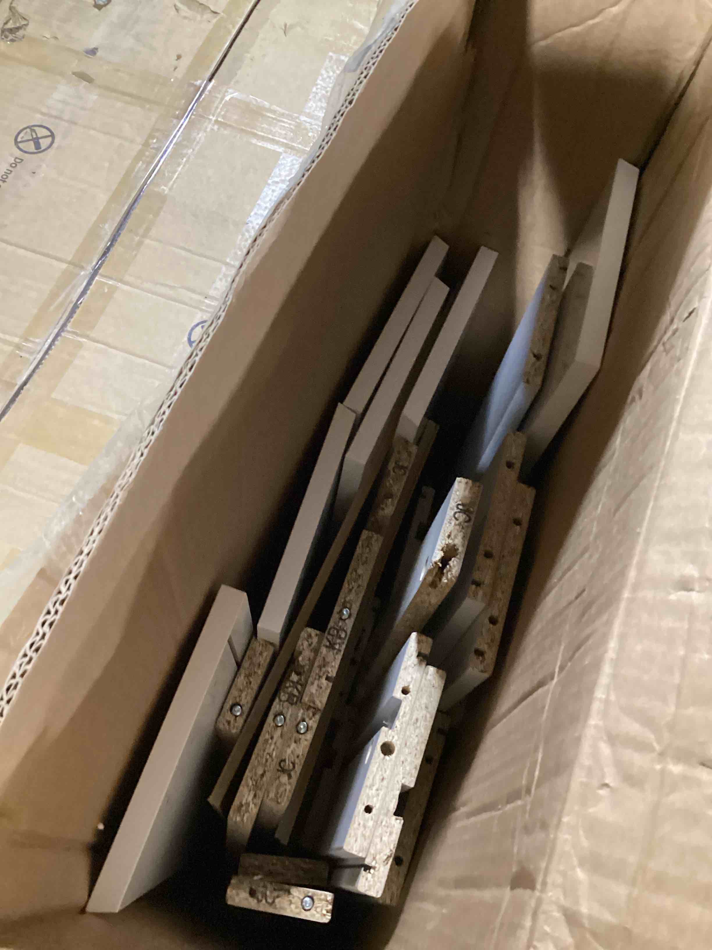https://s3.amazonaws.com/lotting-images-prod/bidfta/RED6173639_1727873611911.jpeg