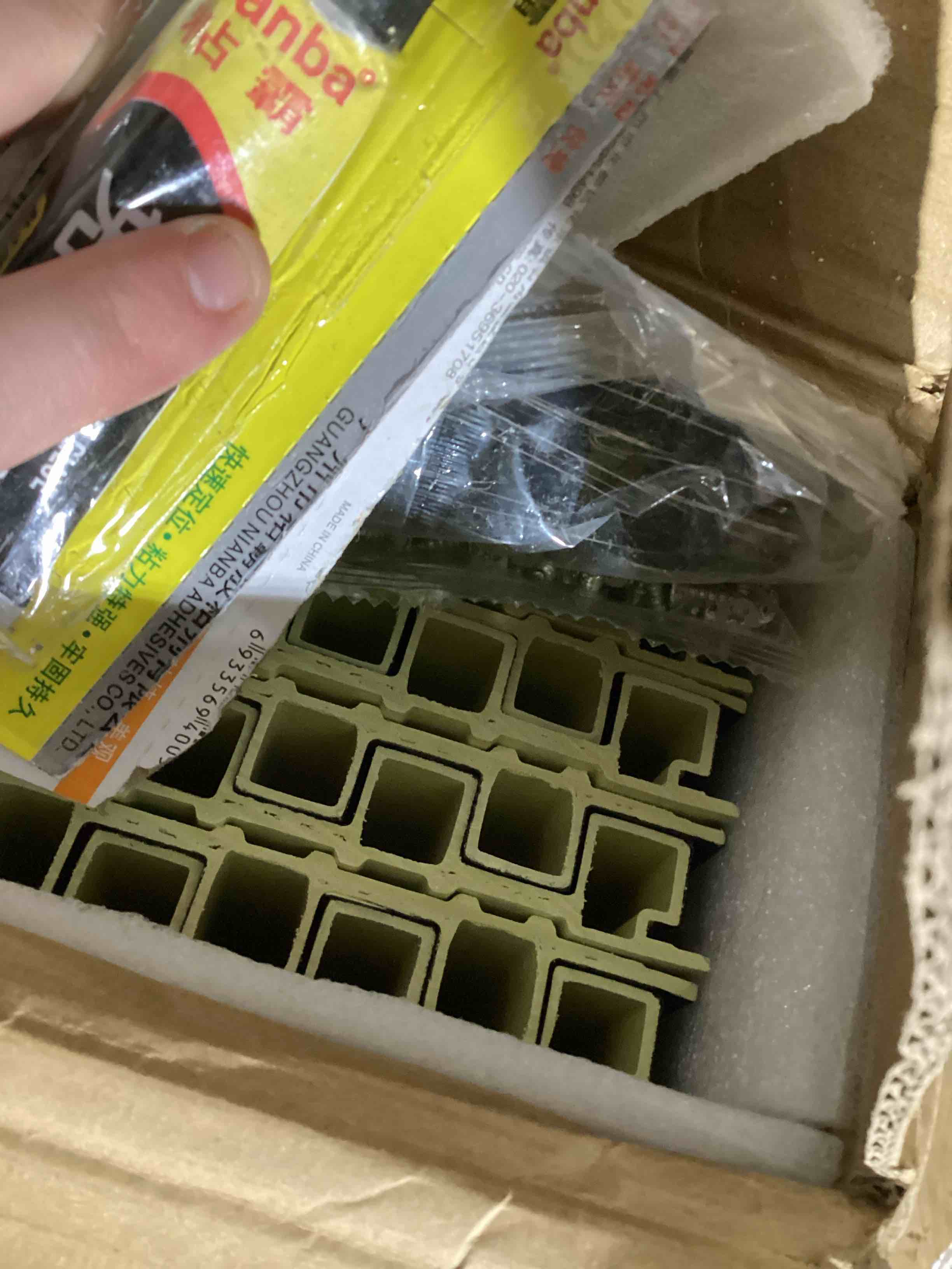 https://s3.amazonaws.com/lotting-images-prod/bidfta/RED6173641_1727873114297.jpeg